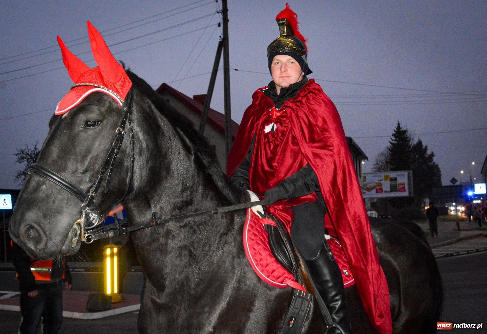 Zdjęcie w galerii na portalu naszraciborz.pl: Gęś i coca-cola. Święty Marcin przywitał mieszkańców Krzanowic w rytmie dixie wiadomości z regionu