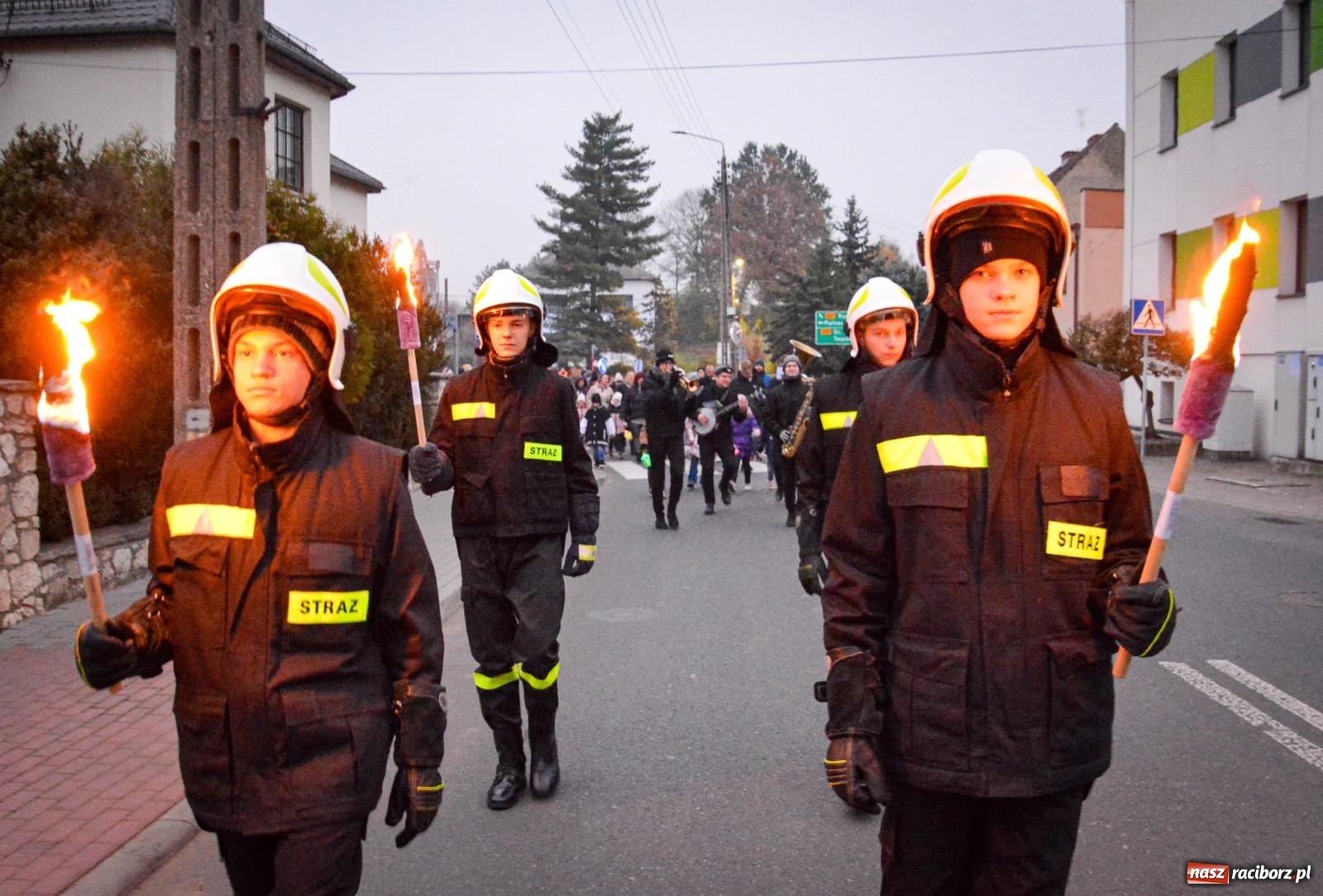 Zdjęcie w galerii na portalu naszraciborz.pl: Gęś i coca-cola. Święty Marcin przywitał mieszkańców Krzanowic w rytmie dixie wiadomości z regionu
