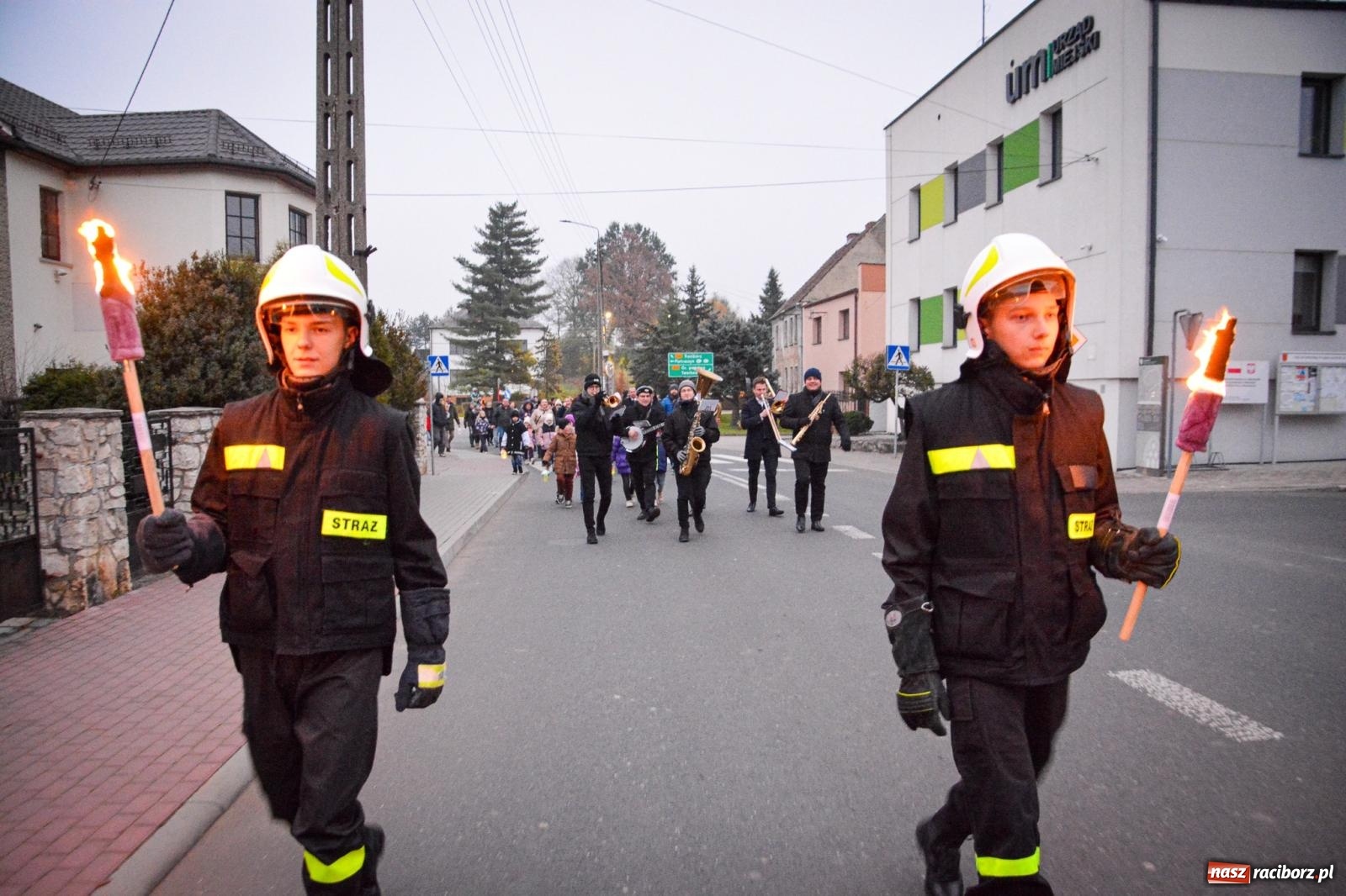 Zdjęcie w galerii na portalu naszraciborz.pl: Gęś i coca-cola. Święty Marcin przywitał mieszkańców Krzanowic w rytmie dixie wiadomości z regionu