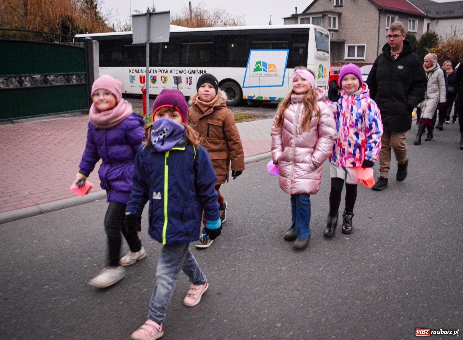 Zdjęcie w galerii na portalu naszraciborz.pl: Gęś i coca-cola. Święty Marcin przywitał mieszkańców Krzanowic w rytmie dixie wiadomości z regionu