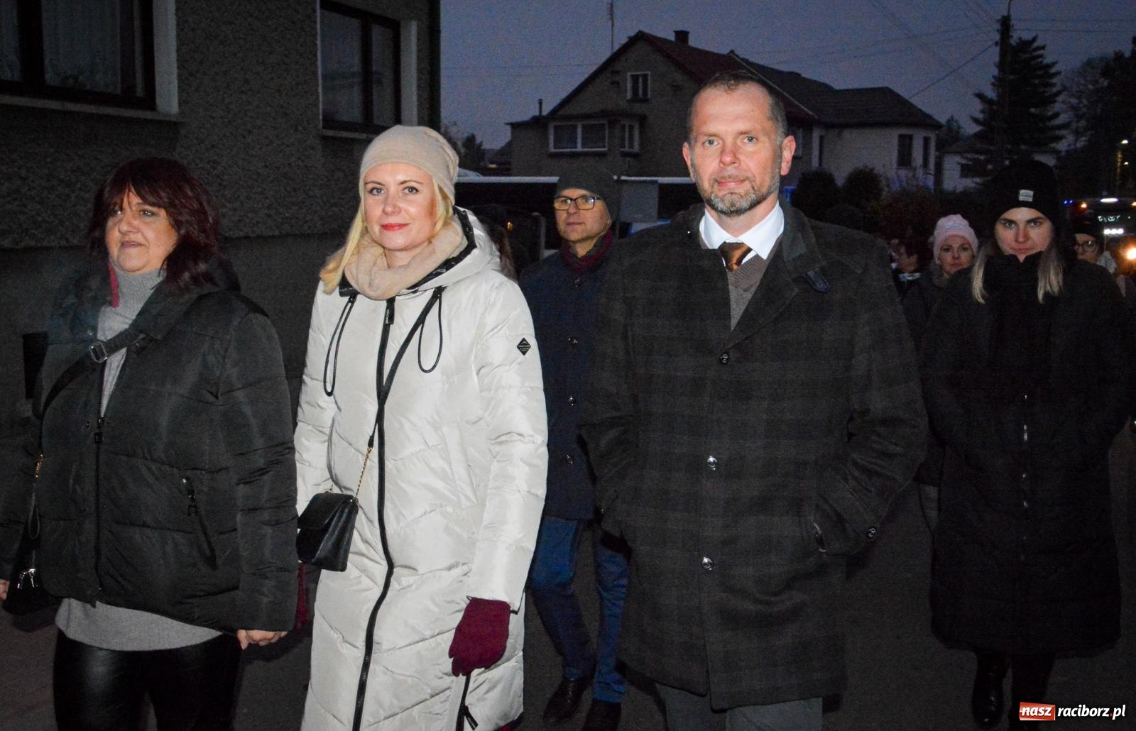 Zdjęcie w galerii na portalu naszraciborz.pl: Gęś i coca-cola. Święty Marcin przywitał mieszkańców Krzanowic w rytmie dixie wiadomości z regionu
