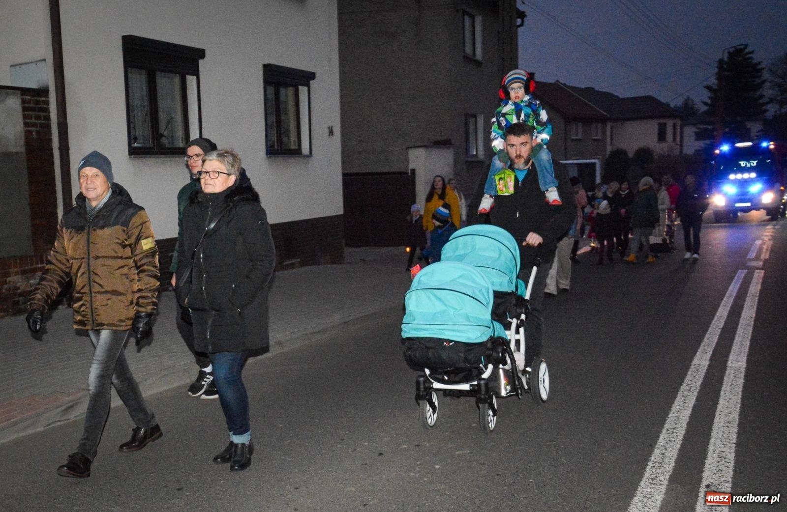 Zdjęcie w galerii na portalu naszraciborz.pl: Gęś i coca-cola. Święty Marcin przywitał mieszkańców Krzanowic w rytmie dixie wiadomości z regionu