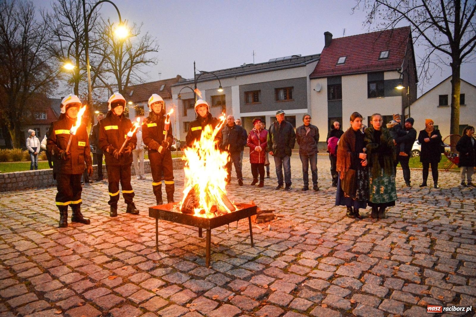 Zdjęcie w galerii na portalu naszraciborz.pl: Gęś i coca-cola. Święty Marcin przywitał mieszkańców Krzanowic w rytmie dixie wiadomości z regionu