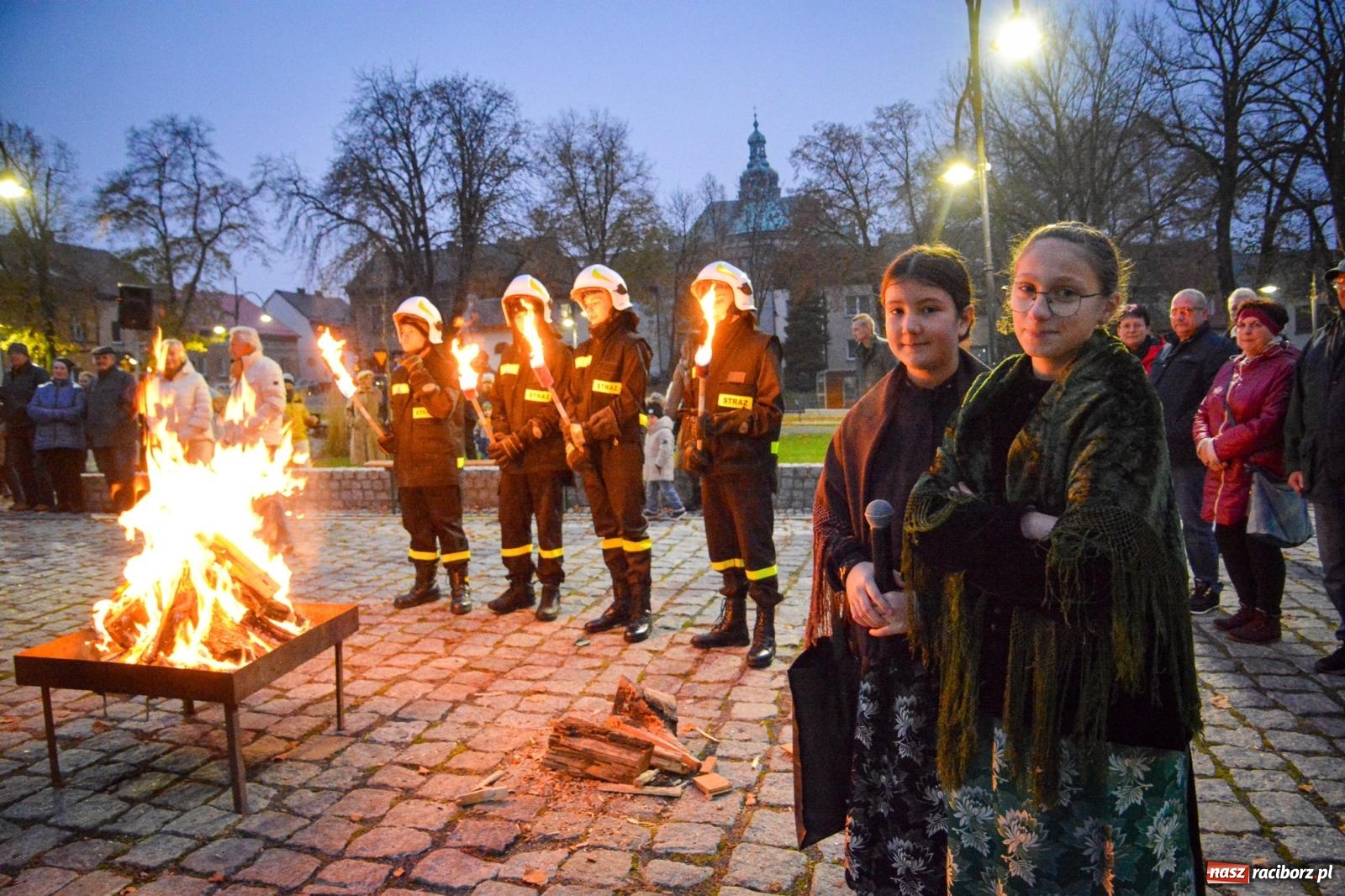 Zdjęcie w galerii na portalu naszraciborz.pl: Gęś i coca-cola. Święty Marcin przywitał mieszkańców Krzanowic w rytmie dixie wiadomości z regionu