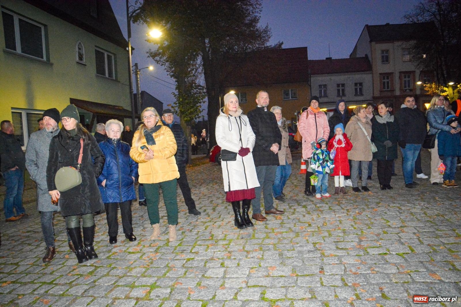 Zdjęcie w galerii na portalu naszraciborz.pl: Gęś i coca-cola. Święty Marcin przywitał mieszkańców Krzanowic w rytmie dixie wiadomości z regionu