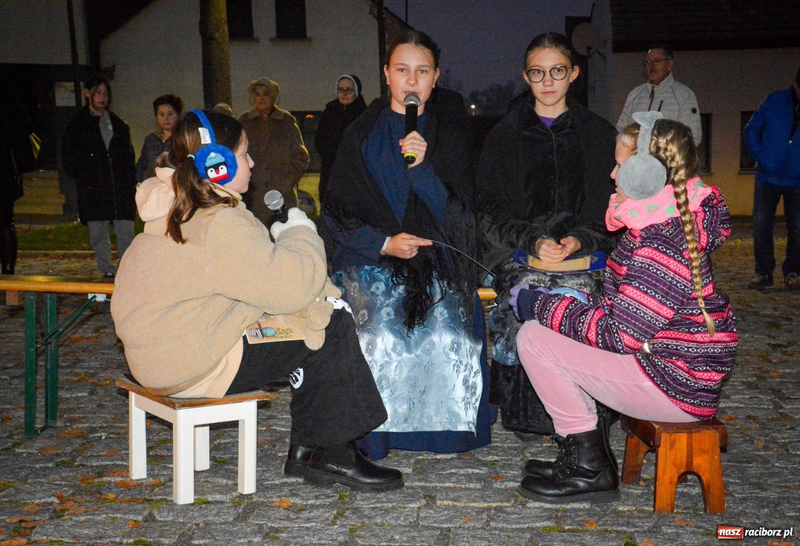 Zdjęcie w galerii na portalu naszraciborz.pl: Gęś i coca-cola. Święty Marcin przywitał mieszkańców Krzanowic w rytmie dixie wiadomości z regionu