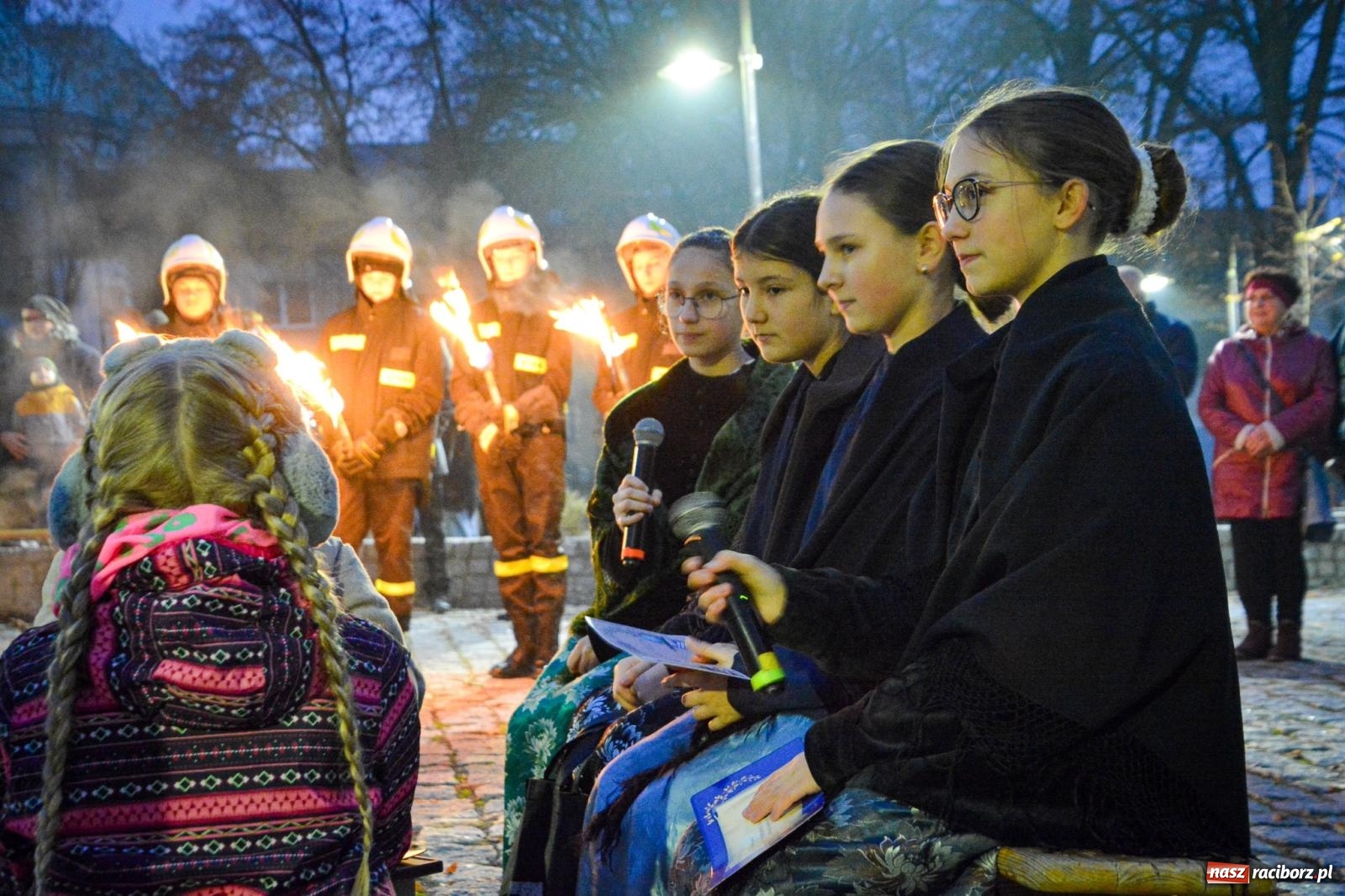 Zdjęcie w galerii na portalu naszraciborz.pl: Gęś i coca-cola. Święty Marcin przywitał mieszkańców Krzanowic w rytmie dixie wiadomości z regionu