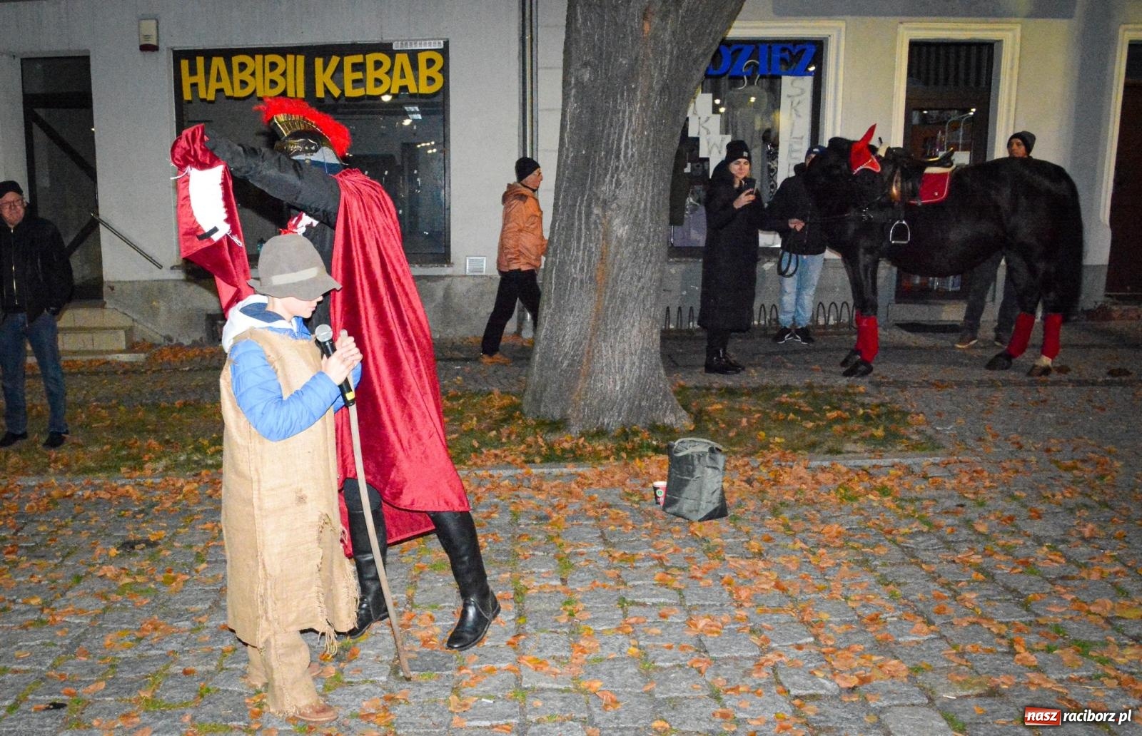 Zdjęcie w galerii na portalu naszraciborz.pl: Gęś i coca-cola. Święty Marcin przywitał mieszkańców Krzanowic w rytmie dixie wiadomości z regionu
