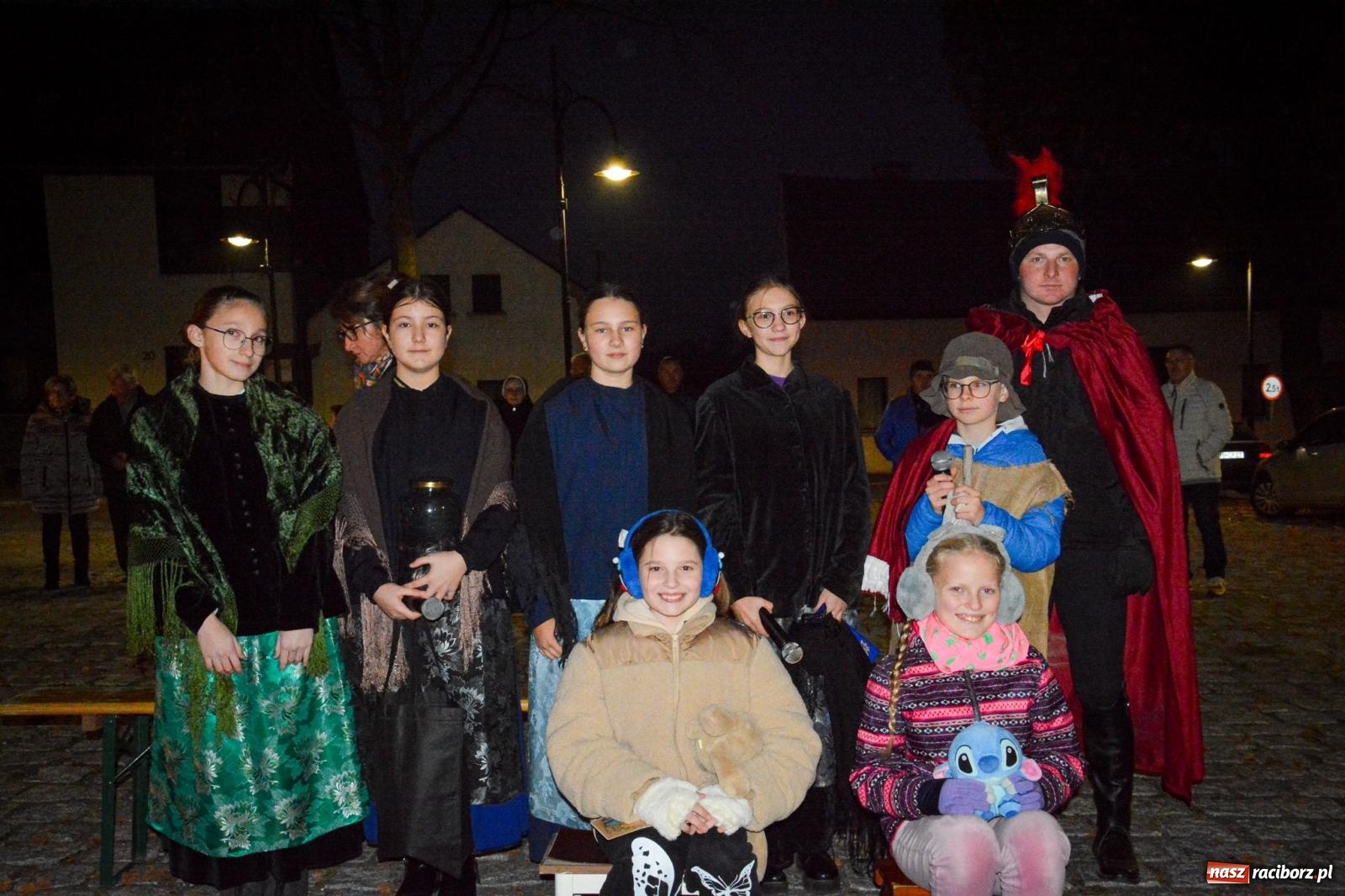 Zdjęcie w galerii na portalu naszraciborz.pl: Gęś i coca-cola. Święty Marcin przywitał mieszkańców Krzanowic w rytmie dixie wiadomości z regionu