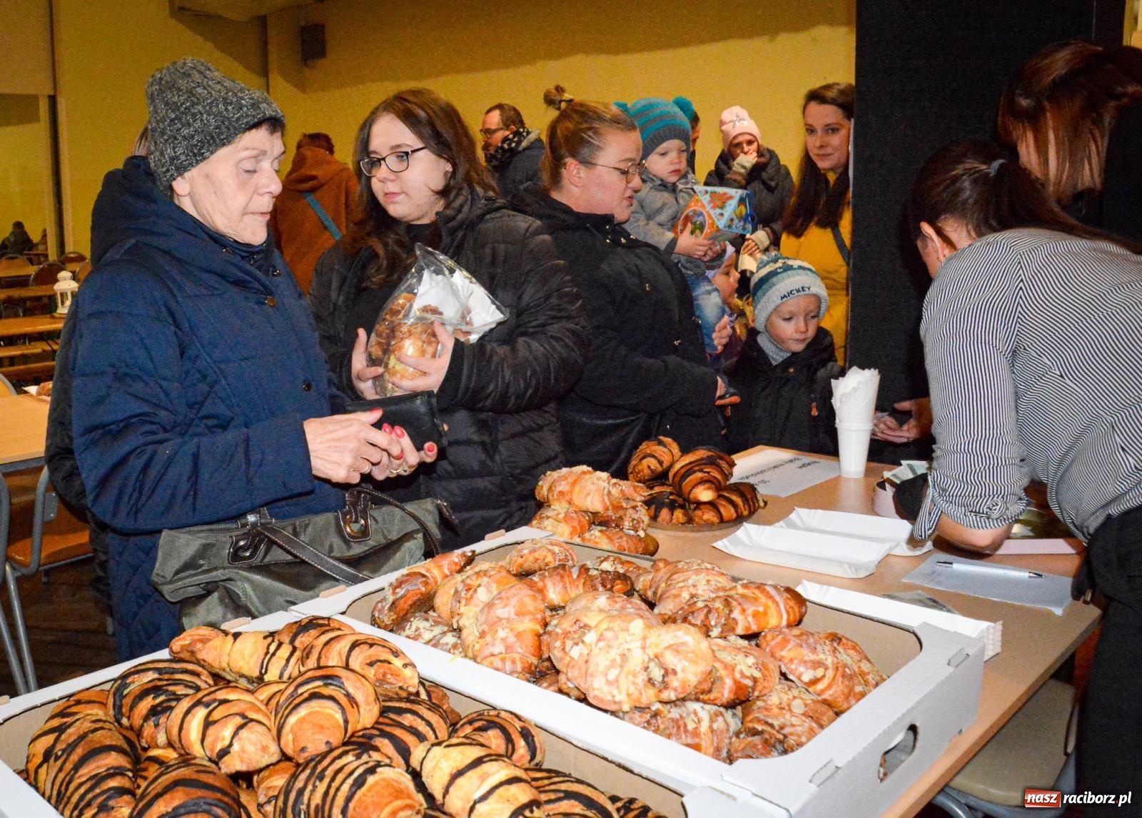 Zdjęcie w galerii na portalu naszraciborz.pl: Gęś i coca-cola. Święty Marcin przywitał mieszkańców Krzanowic w rytmie dixie wiadomości z regionu