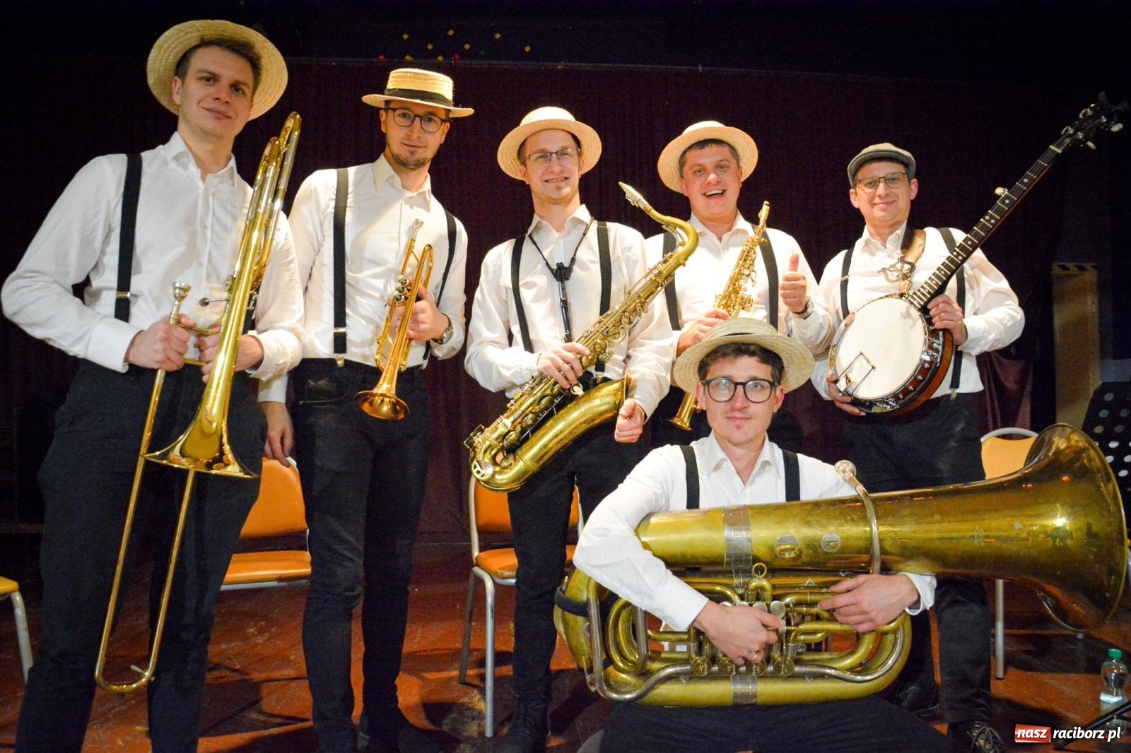 Zdjęcie w galerii na portalu naszraciborz.pl: Gęś i coca-cola. Święty Marcin przywitał mieszkańców Krzanowic w rytmie dixie wiadomości z regionu