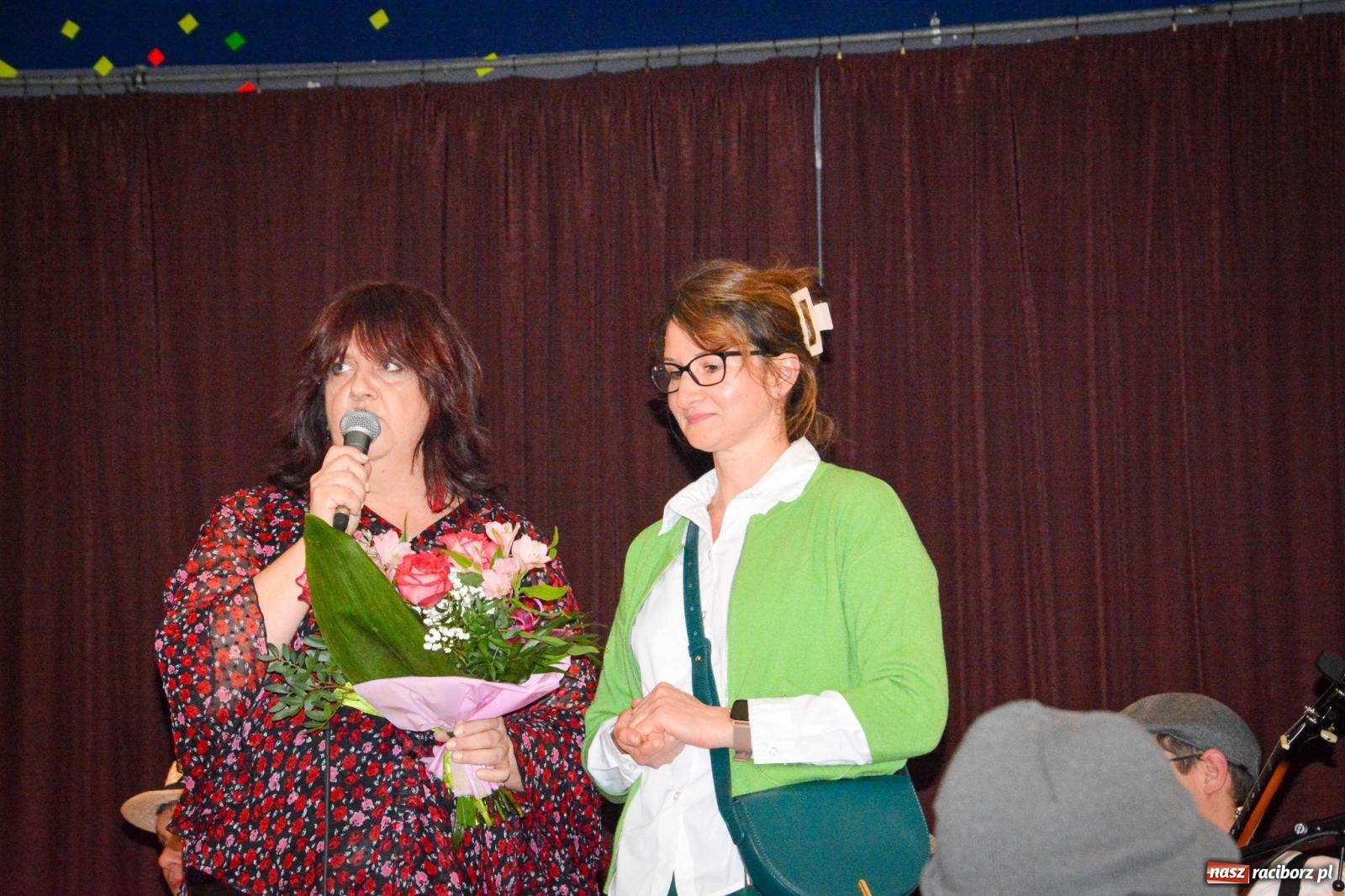 Zdjęcie w galerii na portalu naszraciborz.pl: Gęś i coca-cola. Święty Marcin przywitał mieszkańców Krzanowic w rytmie dixie wiadomości z regionu