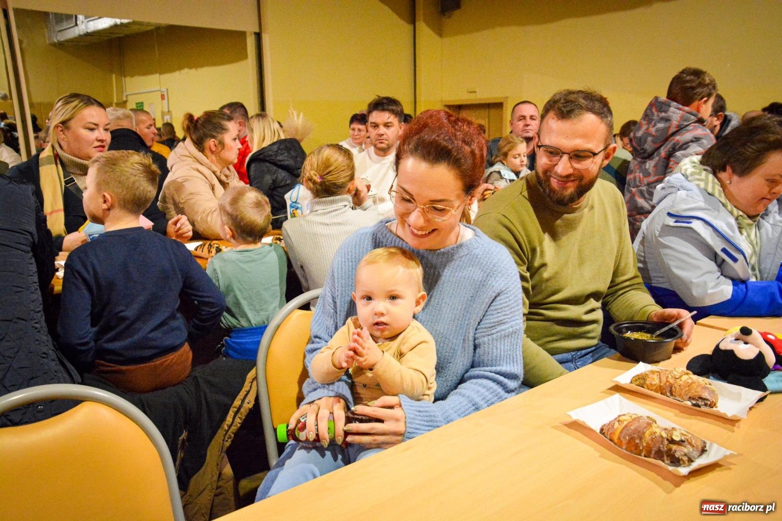 Zdjęcie w galerii na portalu naszraciborz.pl: Gęś i coca-cola. Święty Marcin przywitał mieszkańców Krzanowic w rytmie dixie wiadomości z regionu
