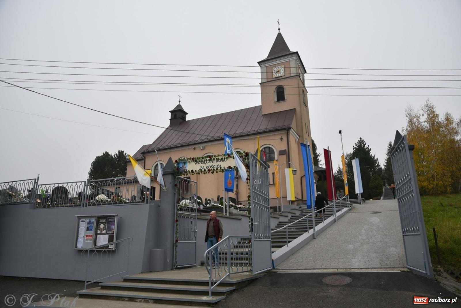 Zdjęcie w galerii na portalu naszraciborz.pl: Parafia Owsiszcze świętuje 100-lecie konsekracji kościoła wiadomości z regionu