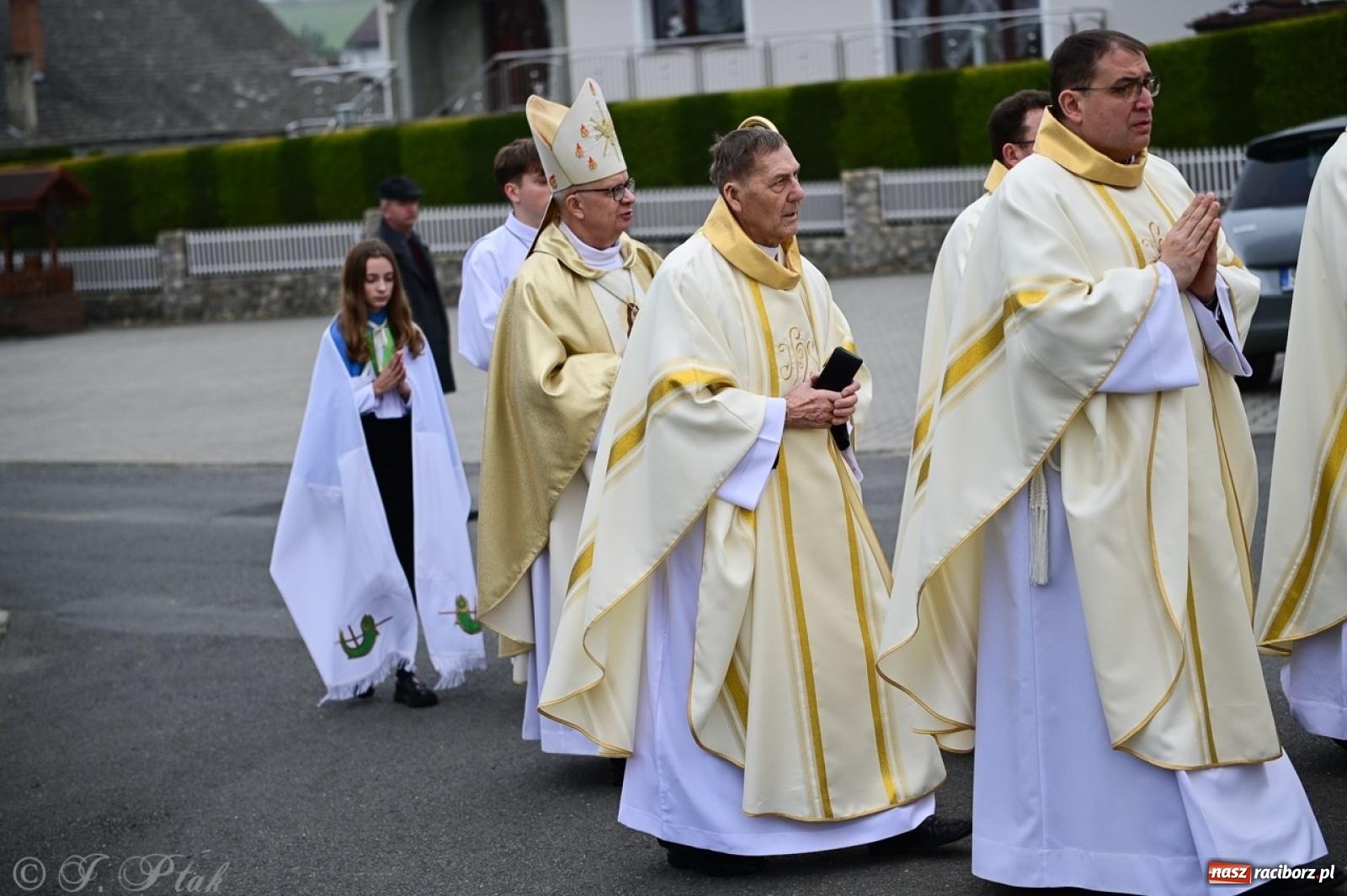 Zdjęcie w galerii na portalu naszraciborz.pl: Parafia Owsiszcze świętuje 100-lecie konsekracji kościoła wiadomości z regionu