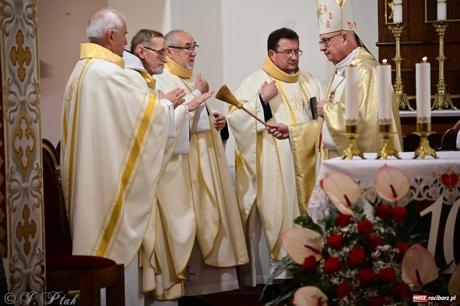 Zdjęcie w galerii na portalu naszraciborz.pl: Parafia Owsiszcze świętuje 100-lecie konsekracji kościoła wiadomości z regionu
