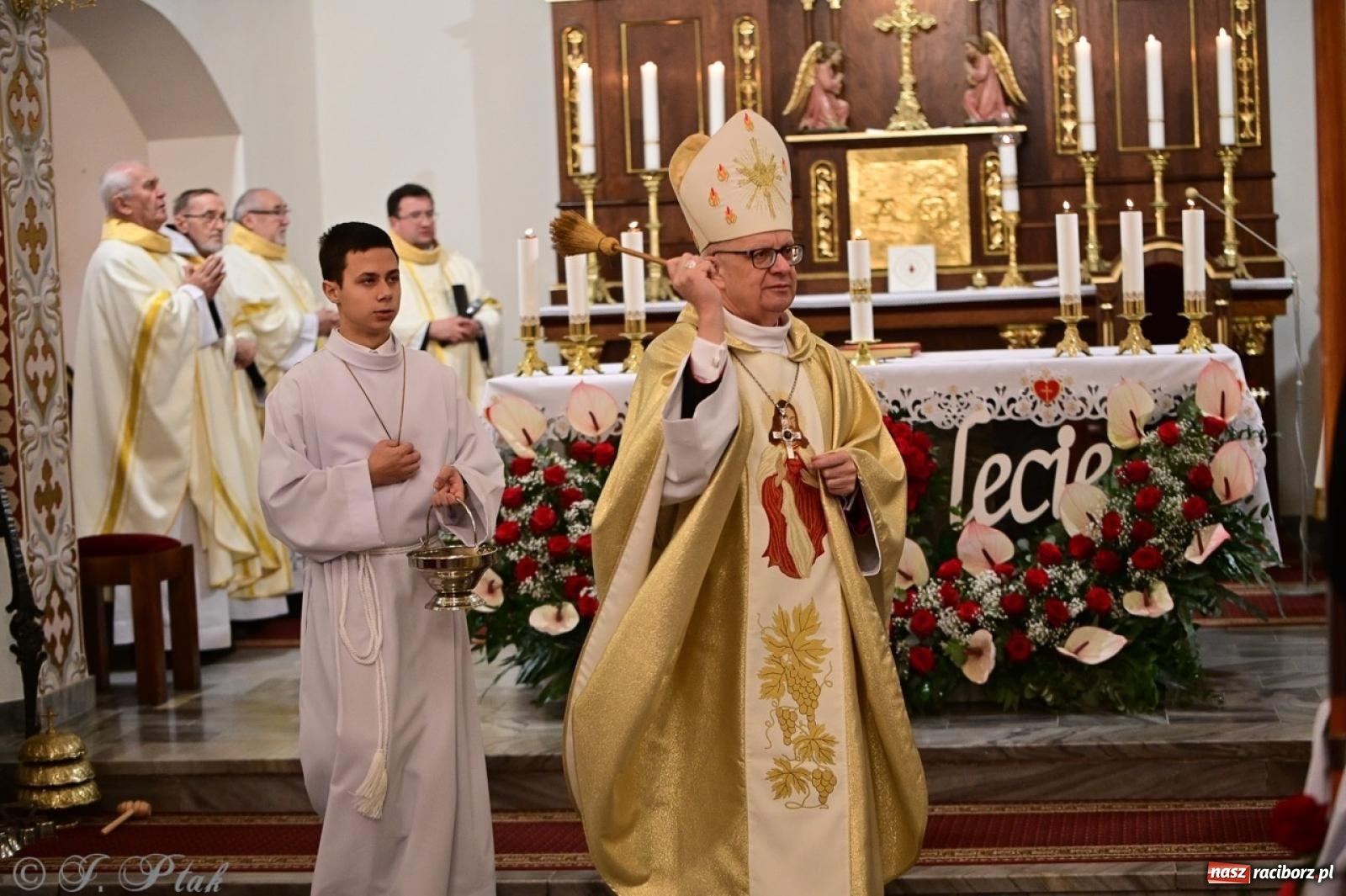 Zdjęcie w galerii na portalu naszraciborz.pl: Parafia Owsiszcze świętuje 100-lecie konsekracji kościoła wiadomości z regionu