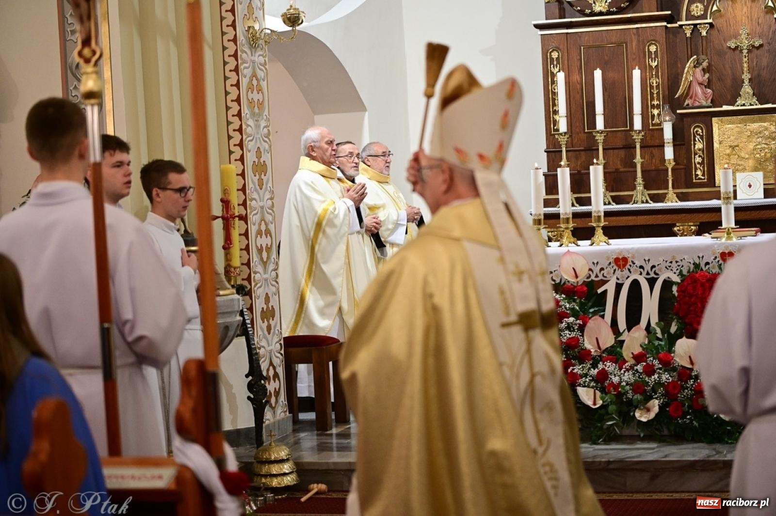 Zdjęcie w galerii na portalu naszraciborz.pl: Parafia Owsiszcze świętuje 100-lecie konsekracji kościoła wiadomości z regionu
