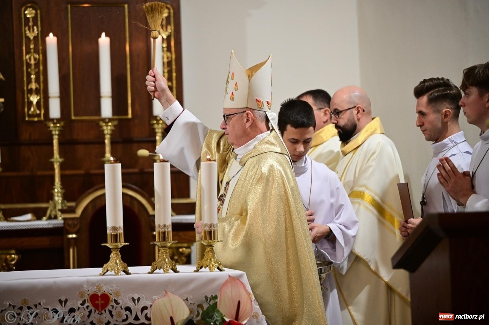 Zdjęcie w galerii na portalu naszraciborz.pl: Parafia Owsiszcze świętuje 100-lecie konsekracji kościoła wiadomości z regionu