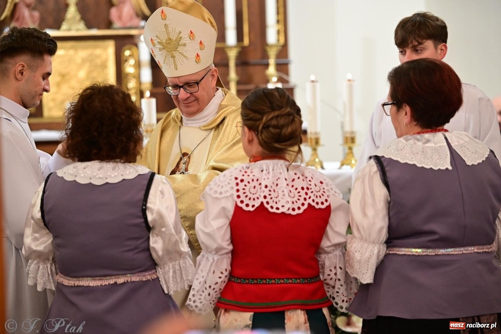 Zdjęcie w galerii na portalu naszraciborz.pl: Parafia Owsiszcze świętuje 100-lecie konsekracji kościoła wiadomości z regionu