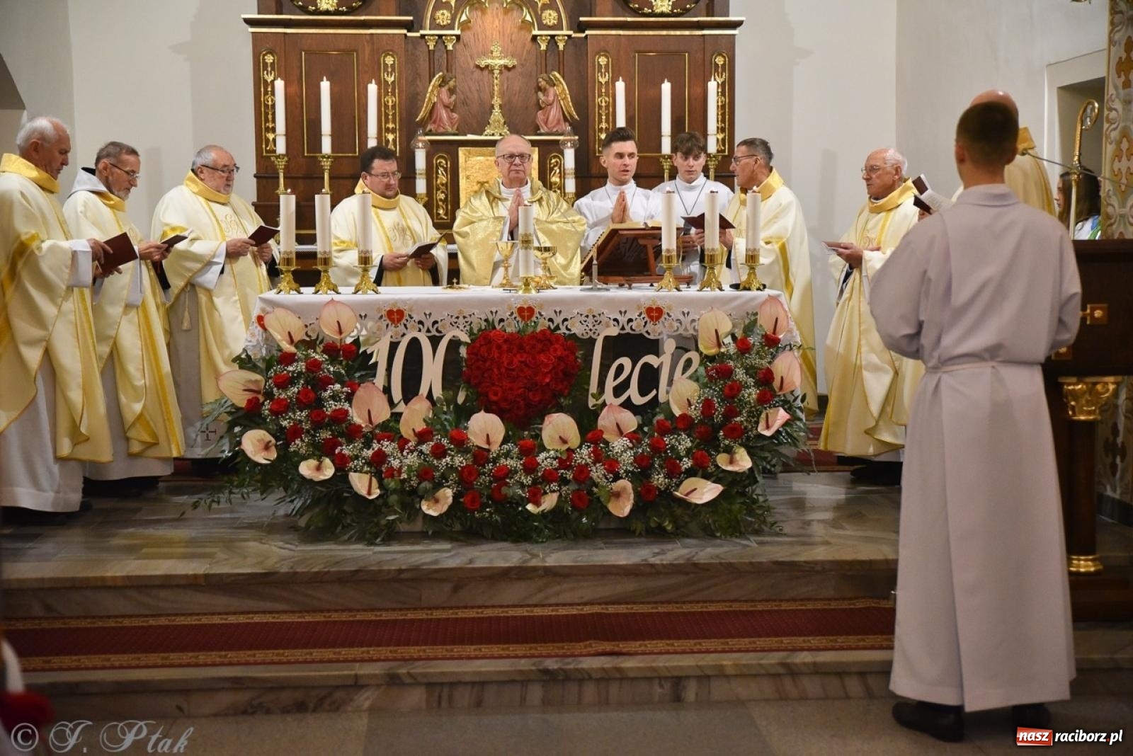 Zdjęcie w galerii na portalu naszraciborz.pl: Parafia Owsiszcze świętuje 100-lecie konsekracji kościoła wiadomości z regionu