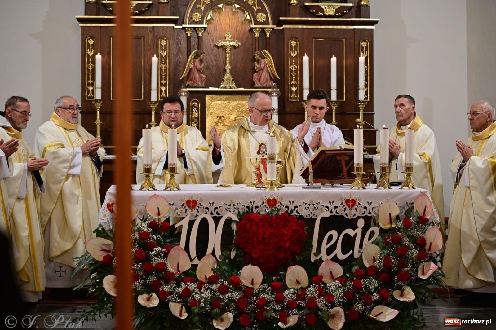 Zdjęcie w galerii na portalu naszraciborz.pl: Parafia Owsiszcze świętuje 100-lecie konsekracji kościoła wiadomości z regionu