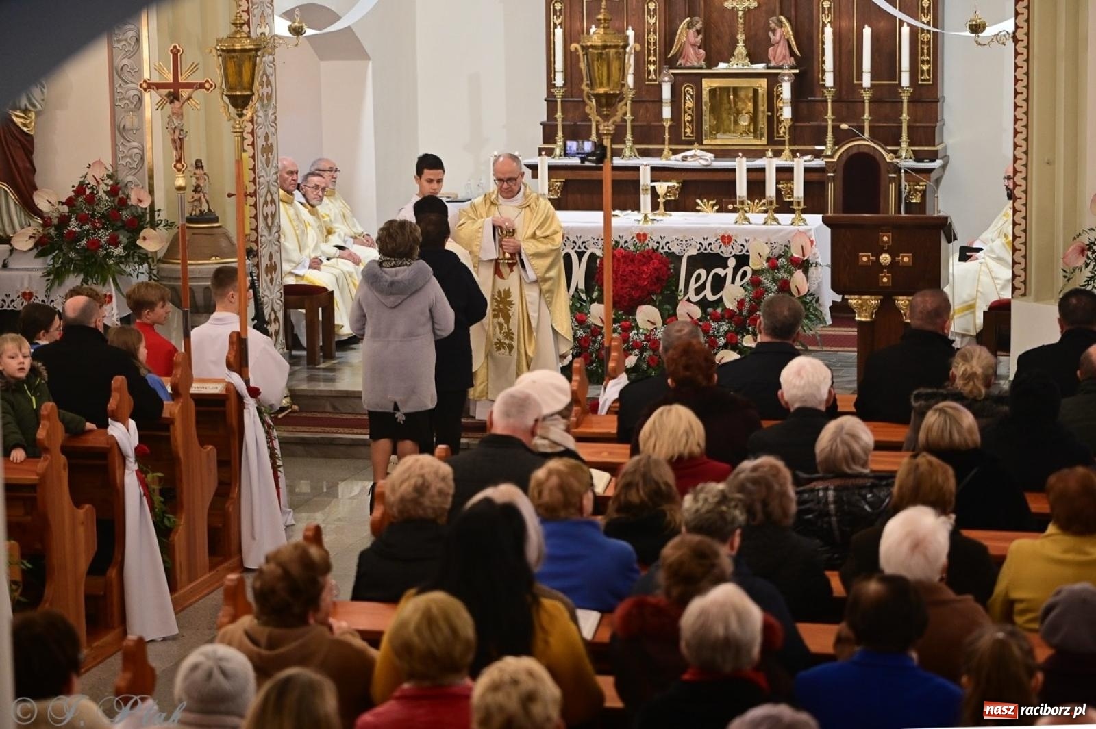 Zdjęcie w galerii na portalu naszraciborz.pl: Parafia Owsiszcze świętuje 100-lecie konsekracji kościoła wiadomości z regionu