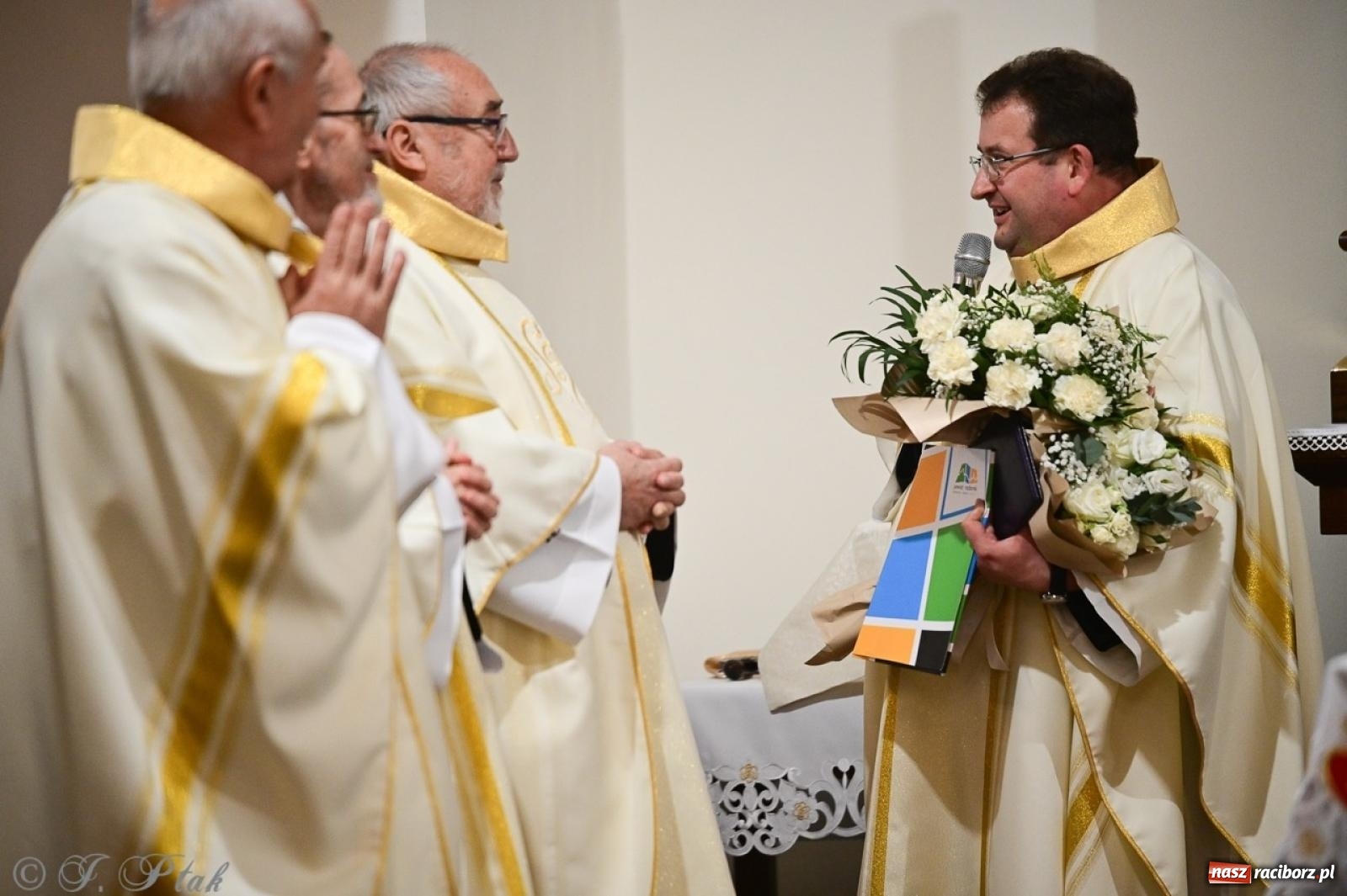 Zdjęcie w galerii na portalu naszraciborz.pl: Parafia Owsiszcze świętuje 100-lecie konsekracji kościoła wiadomości z regionu