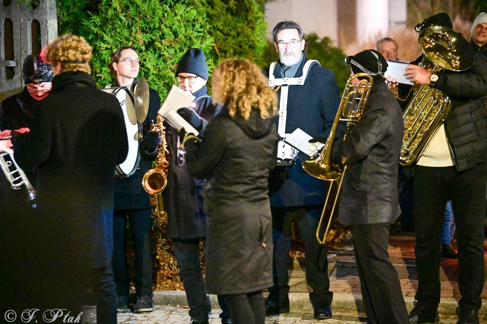 Zdjęcie w galerii na portalu naszraciborz.pl: VIII Orszak św. Marcina przeszedł przez Rudy wiadomości z regionu