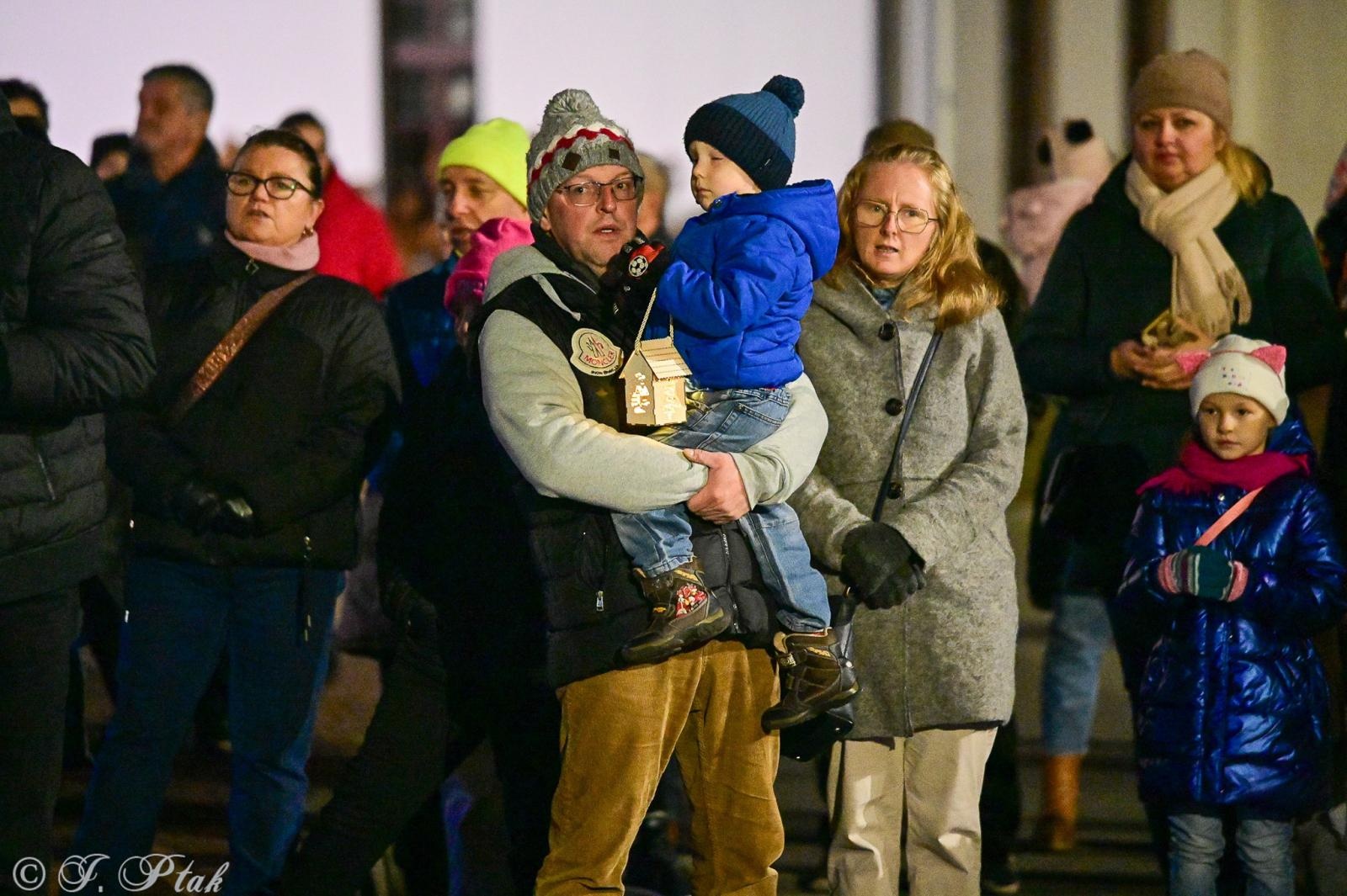 Zdjęcie w galerii na portalu naszraciborz.pl: VIII Orszak św. Marcina przeszedł przez Rudy wiadomości z regionu