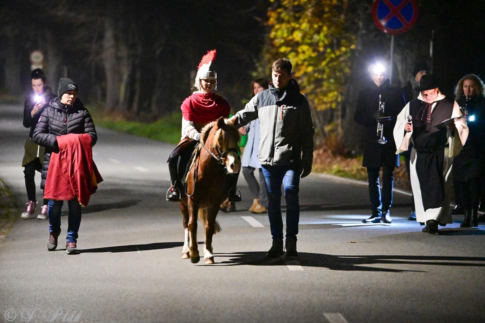 Zdjęcie w galerii na portalu naszraciborz.pl: VIII Orszak św. Marcina przeszedł przez Rudy wiadomości z regionu