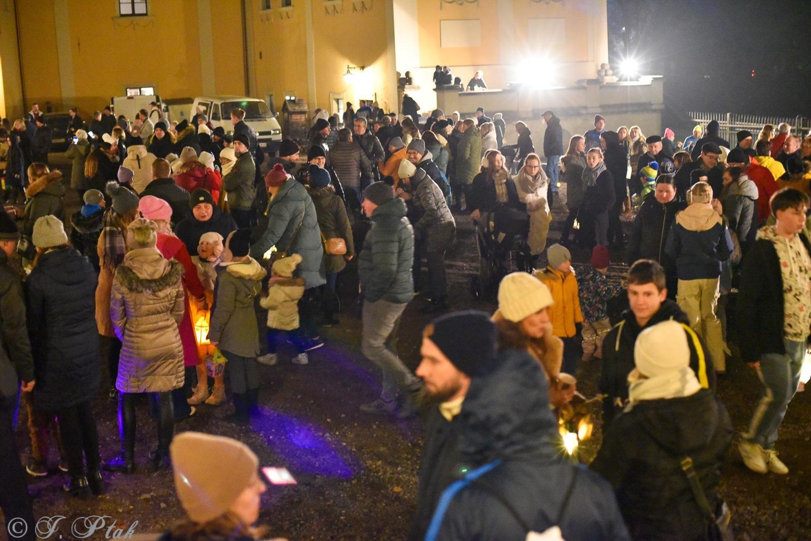 Zdjęcie w galerii na portalu naszraciborz.pl: VIII Orszak św. Marcina przeszedł przez Rudy wiadomości z regionu