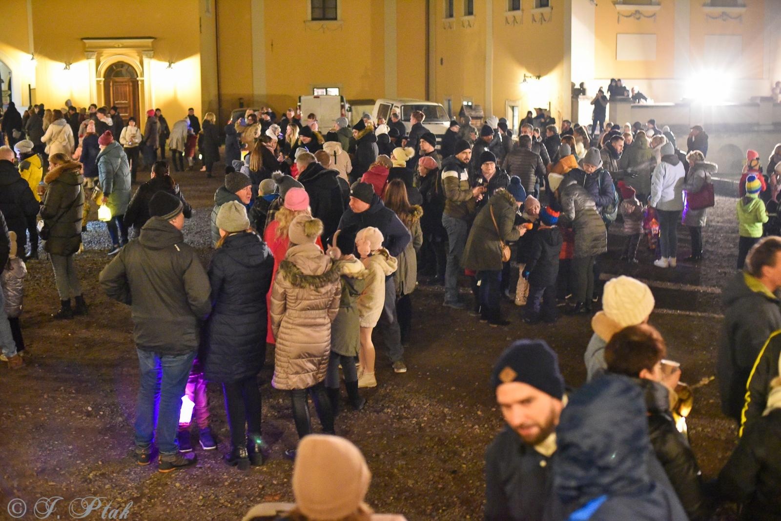 Zdjęcie w galerii na portalu naszraciborz.pl: VIII Orszak św. Marcina przeszedł przez Rudy wiadomości z regionu