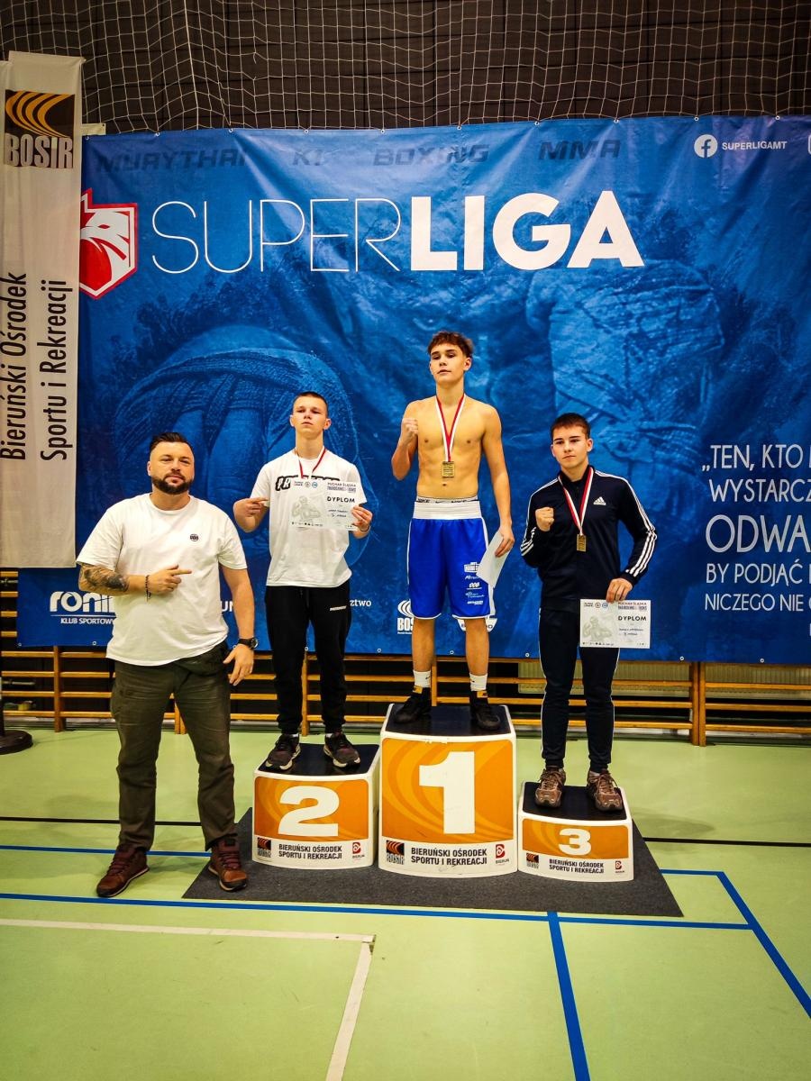 Zdjęcie w galerii na portalu naszraciborz.pl: Sukcesy bokserów Łamatora na Pucharze Śląska Super League Fights wiadomości z regionu