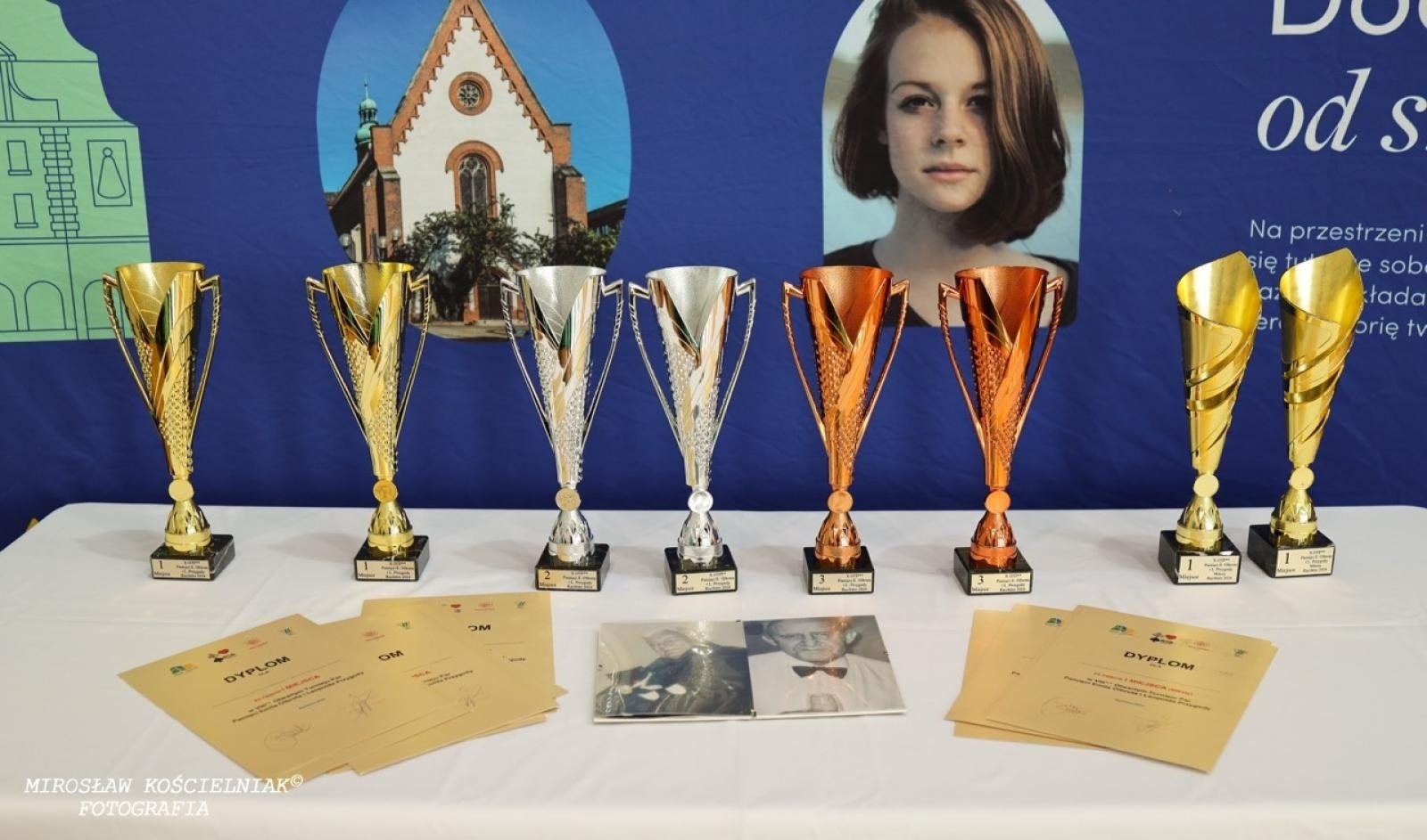 Zdjęcie w galerii na portalu naszraciborz.pl: Brydżyści na Święto Niepodległości. X Turniej Pamięci E. Olbrota i L. Przygody wiadomości z regionu