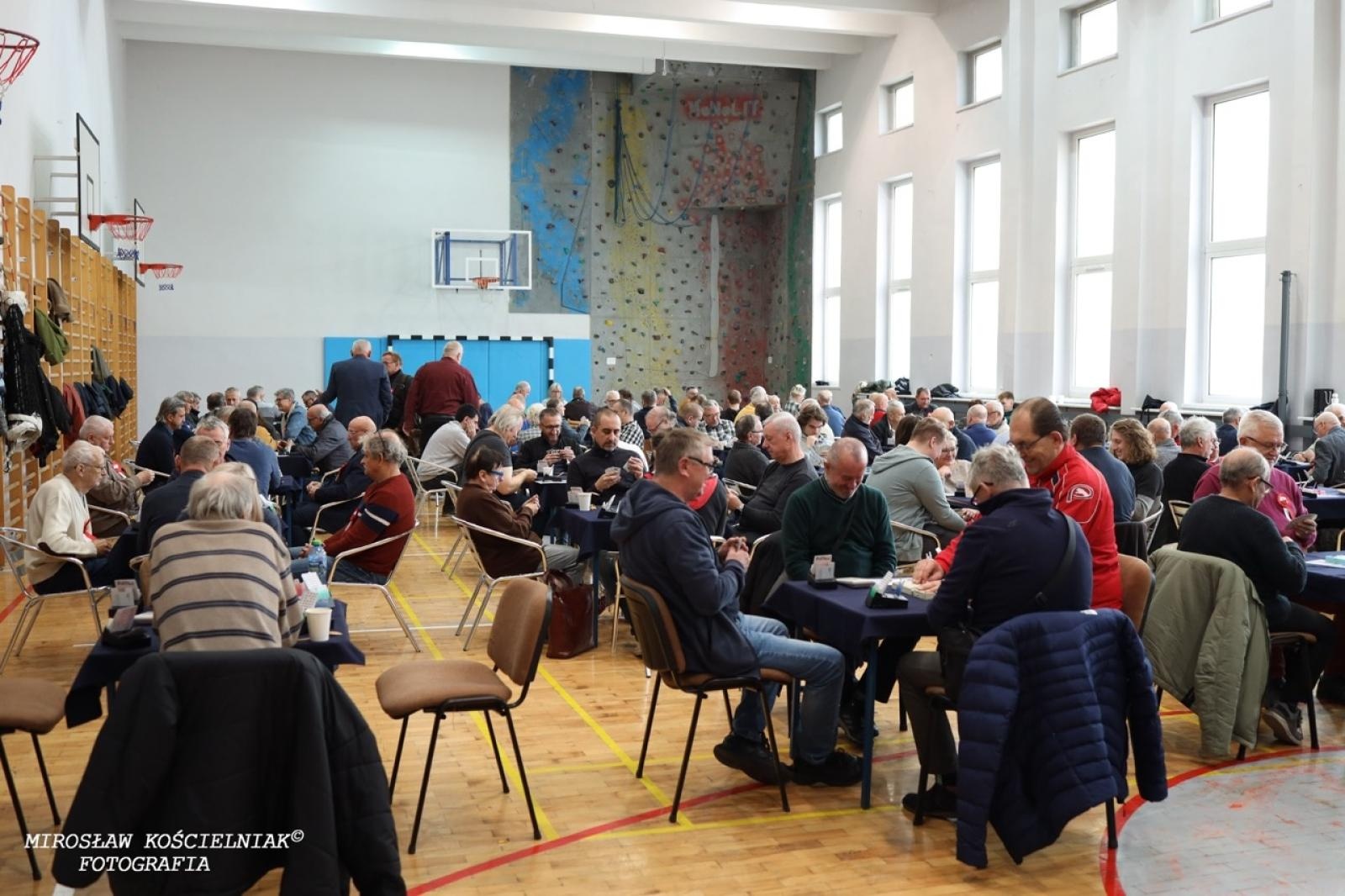 Zdjęcie w galerii na portalu naszraciborz.pl: Brydżyści na Święto Niepodległości. X Turniej Pamięci E. Olbrota i L. Przygody wiadomości z regionu