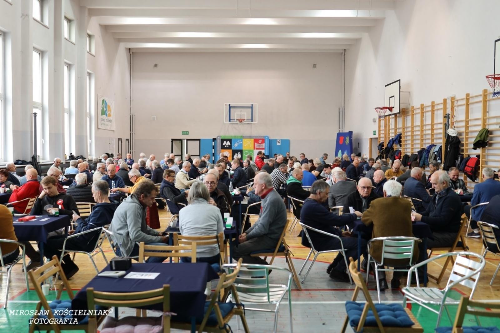 Zdjęcie w galerii na portalu naszraciborz.pl: Brydżyści na Święto Niepodległości. X Turniej Pamięci E. Olbrota i L. Przygody wiadomości z regionu