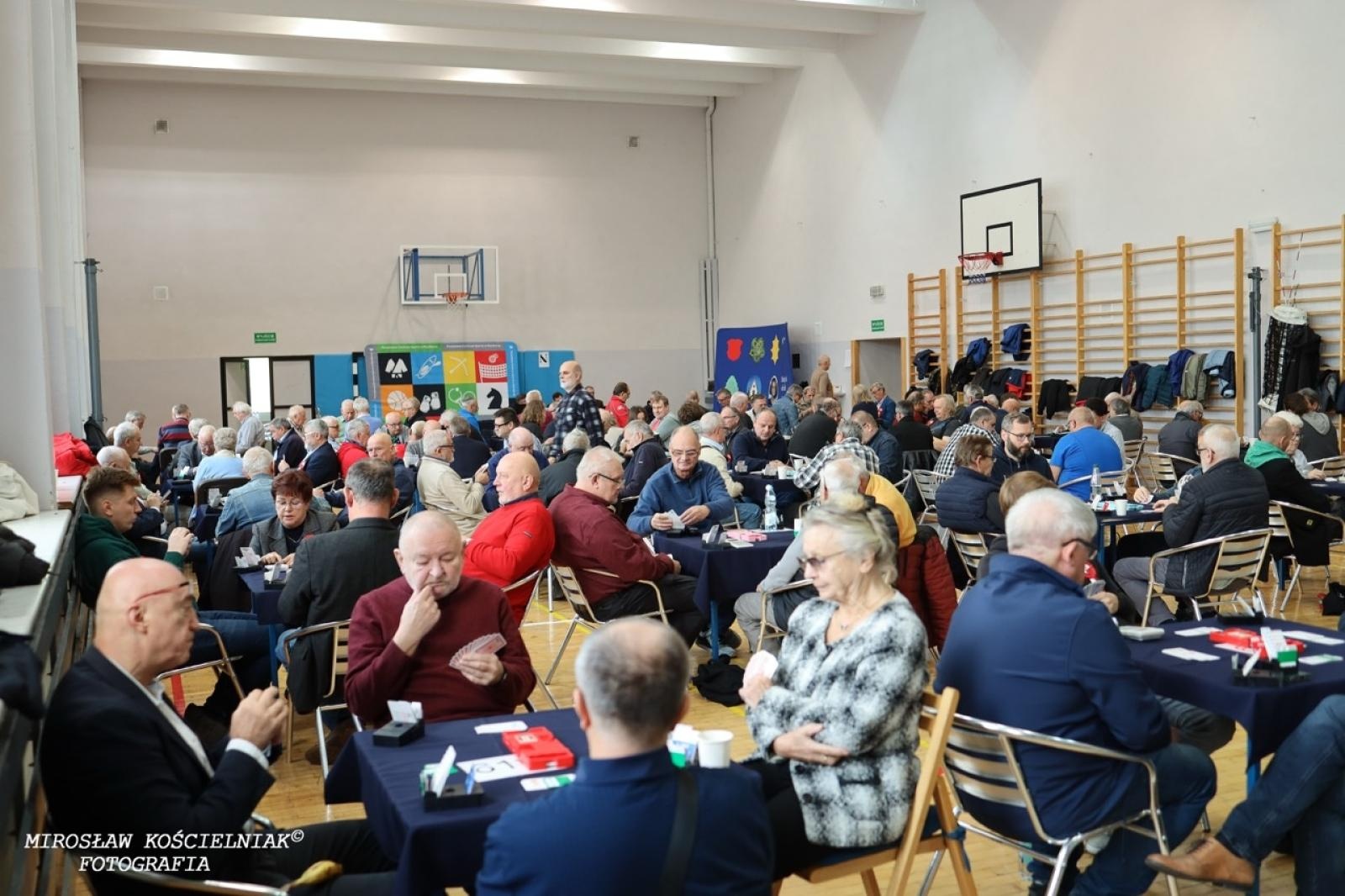 Zdjęcie w galerii na portalu naszraciborz.pl: Brydżyści na Święto Niepodległości. X Turniej Pamięci E. Olbrota i L. Przygody wiadomości z regionu