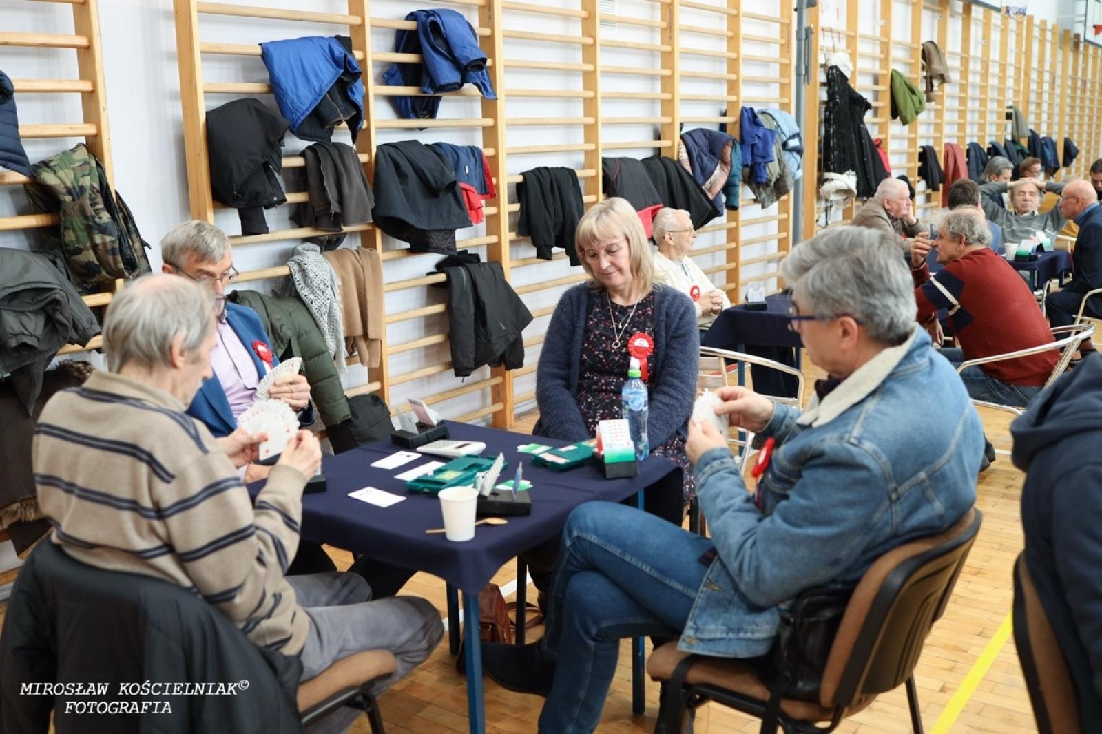 Zdjęcie w galerii na portalu naszraciborz.pl: Brydżyści na Święto Niepodległości. X Turniej Pamięci E. Olbrota i L. Przygody wiadomości z regionu