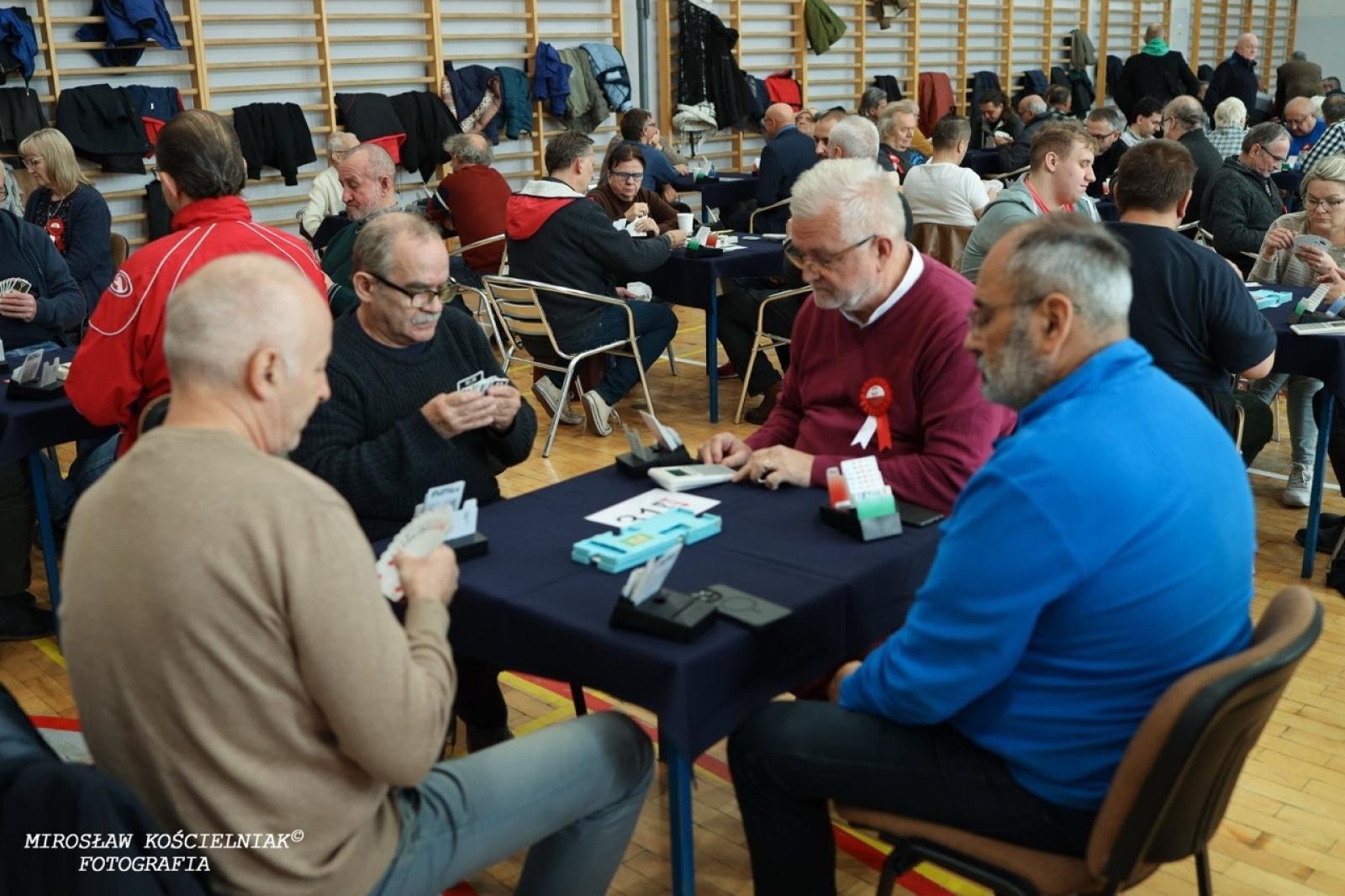 Zdjęcie w galerii na portalu naszraciborz.pl: Brydżyści na Święto Niepodległości. X Turniej Pamięci E. Olbrota i L. Przygody wiadomości z regionu