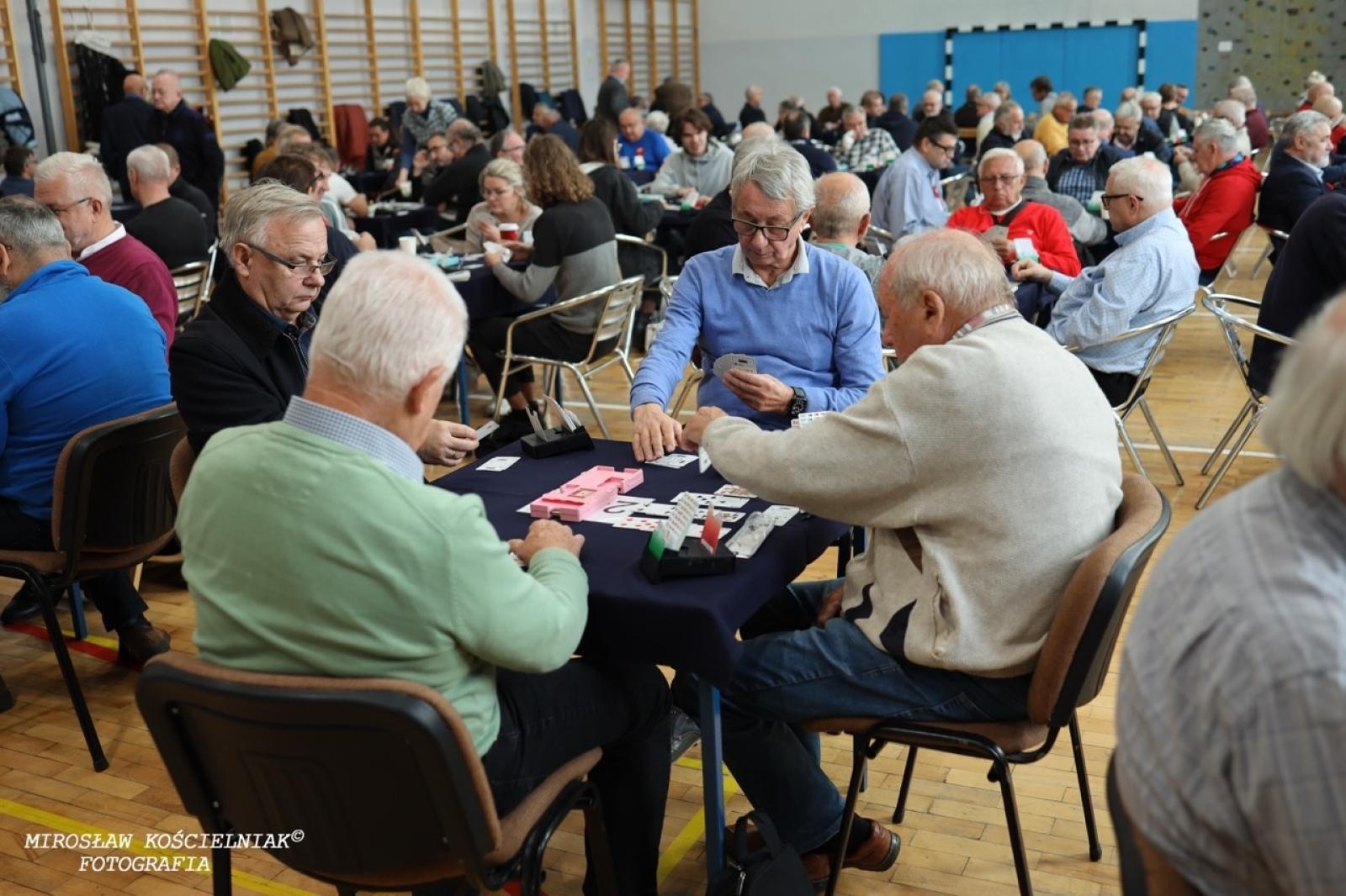 Zdjęcie w galerii na portalu naszraciborz.pl: Brydżyści na Święto Niepodległości. X Turniej Pamięci E. Olbrota i L. Przygody wiadomości z regionu