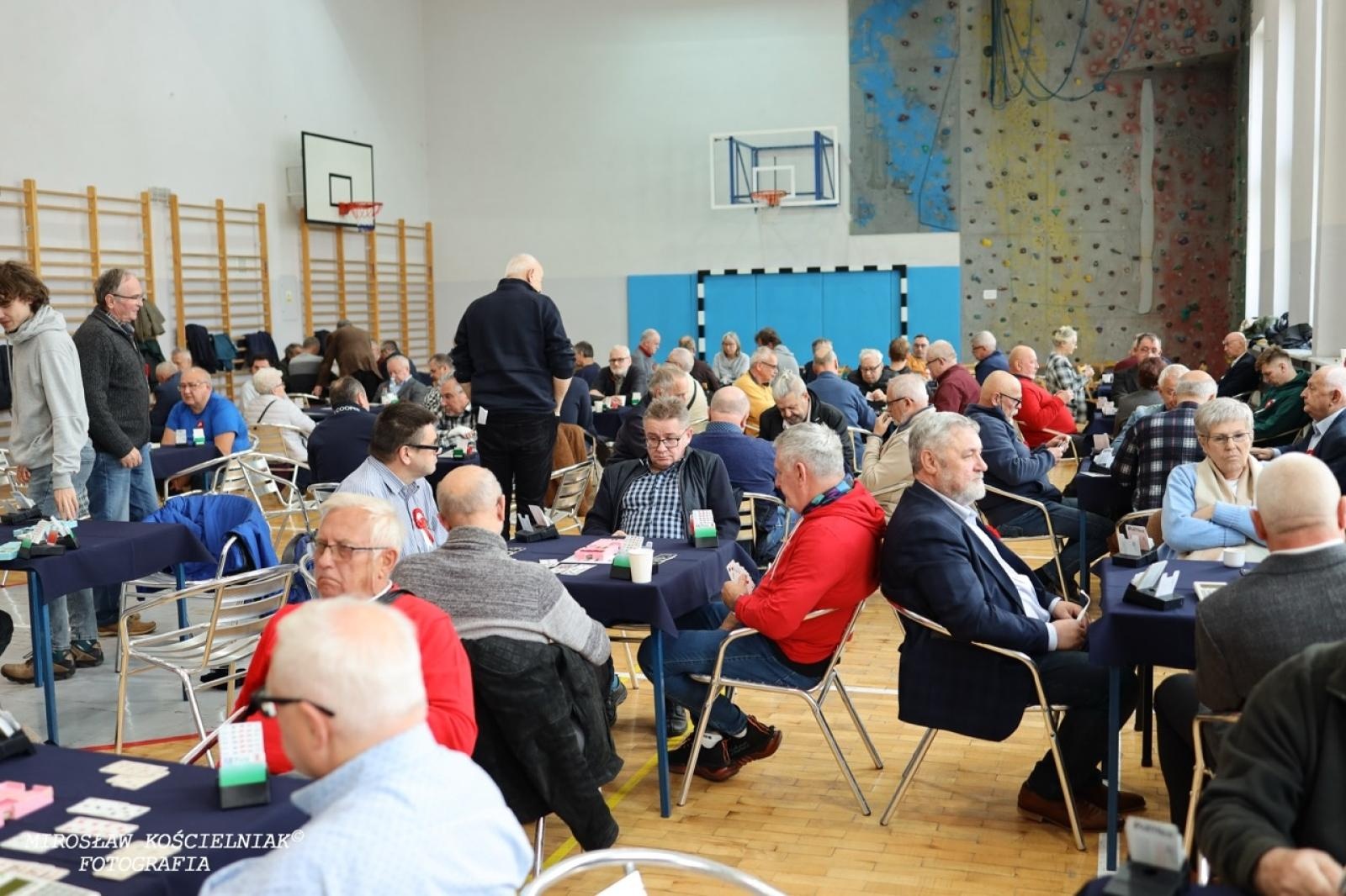 Zdjęcie w galerii na portalu naszraciborz.pl: Brydżyści na Święto Niepodległości. X Turniej Pamięci E. Olbrota i L. Przygody wiadomości z regionu