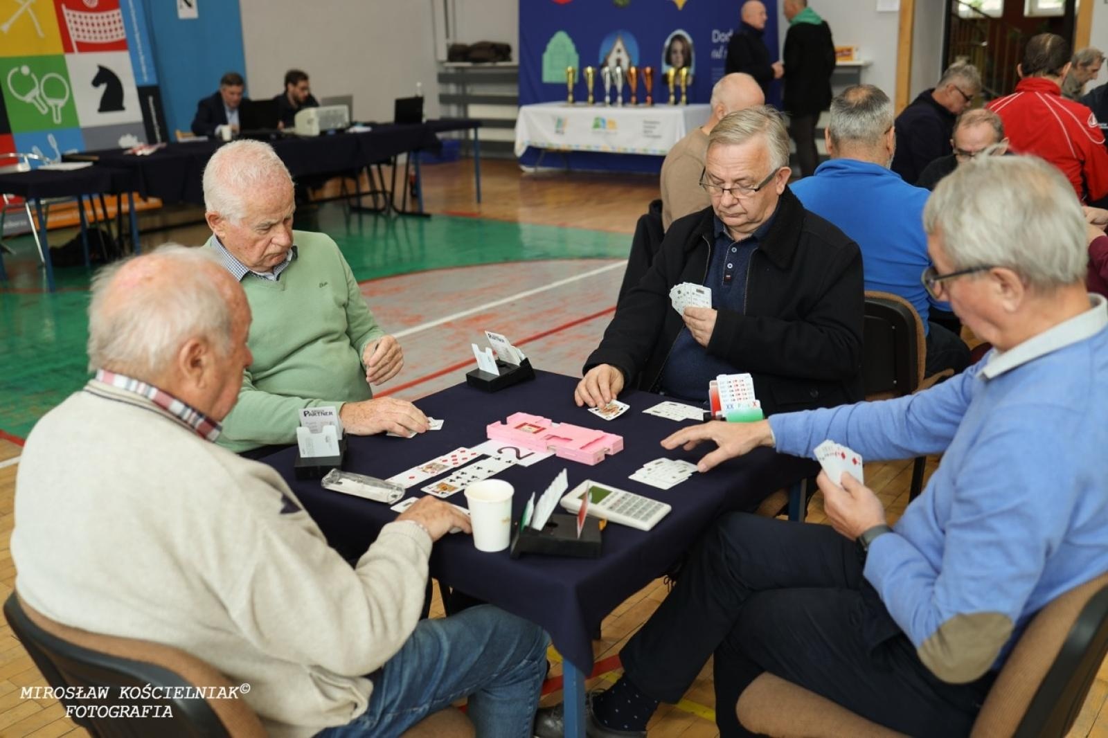 Zdjęcie w galerii na portalu naszraciborz.pl: Brydżyści na Święto Niepodległości. X Turniej Pamięci E. Olbrota i L. Przygody wiadomości z regionu