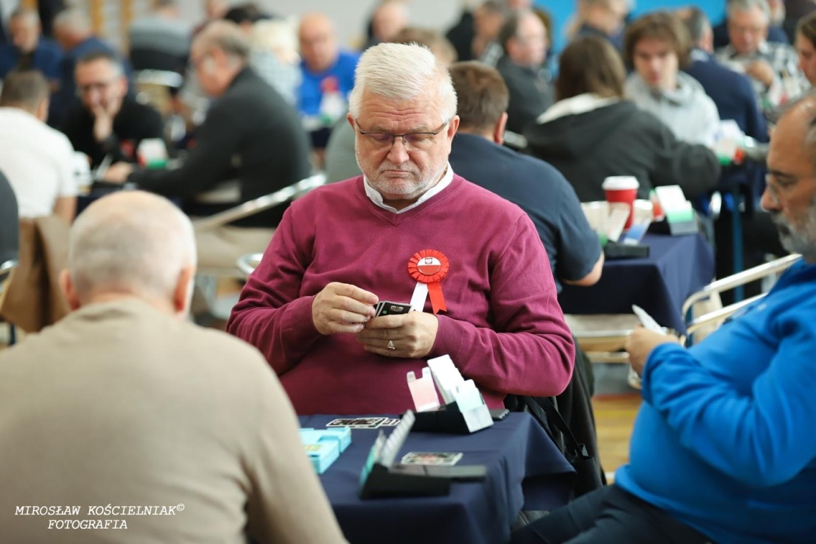 Zdjęcie w galerii na portalu naszraciborz.pl: Brydżyści na Święto Niepodległości. X Turniej Pamięci E. Olbrota i L. Przygody wiadomości z regionu