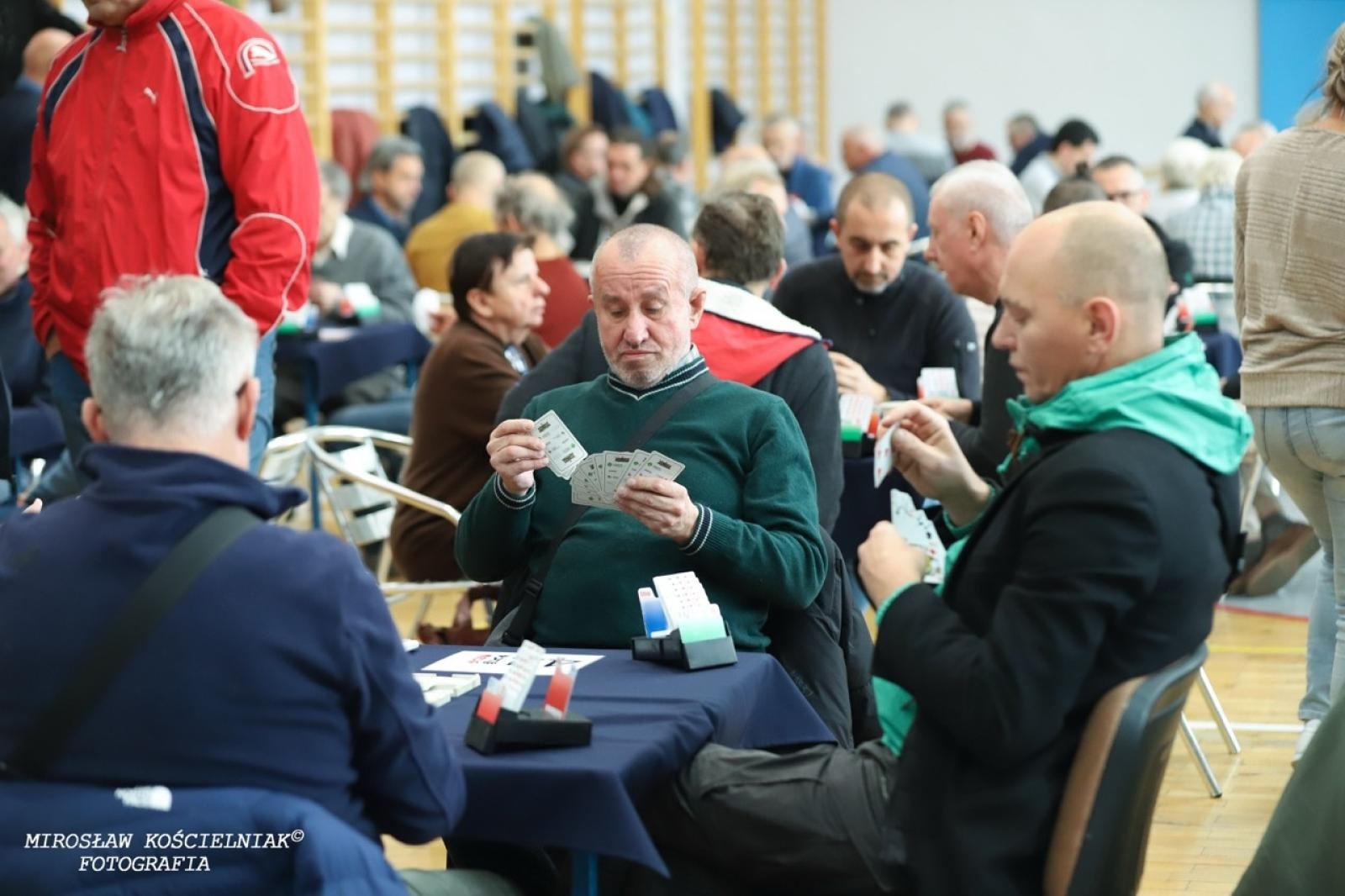 Zdjęcie w galerii na portalu naszraciborz.pl: Brydżyści na Święto Niepodległości. X Turniej Pamięci E. Olbrota i L. Przygody wiadomości z regionu