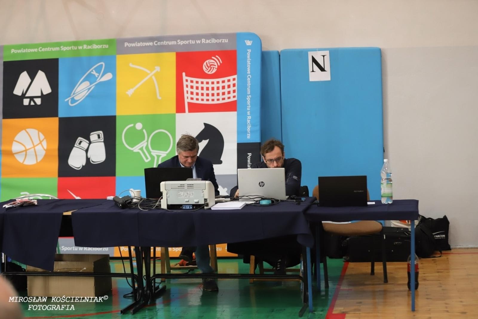 Zdjęcie w galerii na portalu naszraciborz.pl: Brydżyści na Święto Niepodległości. X Turniej Pamięci E. Olbrota i L. Przygody wiadomości z regionu