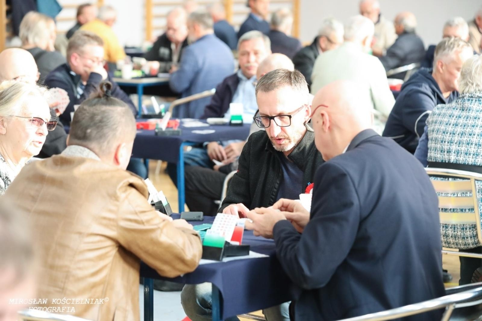 Zdjęcie w galerii na portalu naszraciborz.pl: Brydżyści na Święto Niepodległości. X Turniej Pamięci E. Olbrota i L. Przygody wiadomości z regionu
