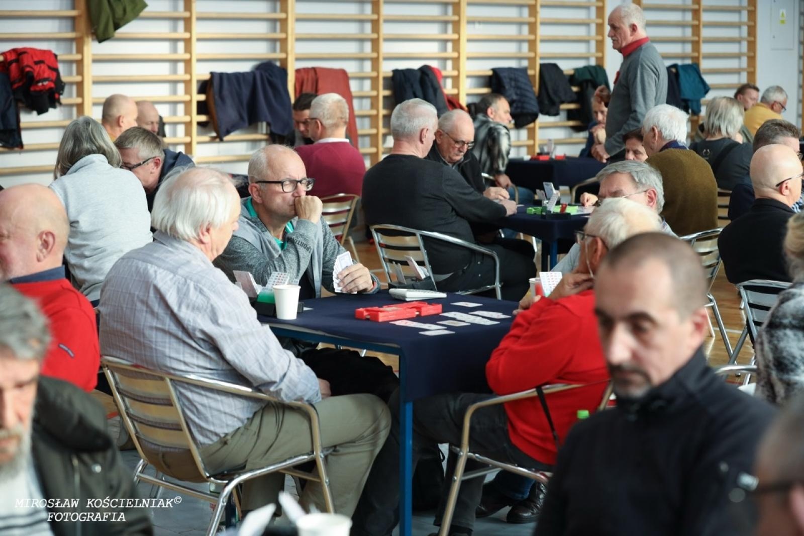 Zdjęcie w galerii na portalu naszraciborz.pl: Brydżyści na Święto Niepodległości. X Turniej Pamięci E. Olbrota i L. Przygody wiadomości z regionu