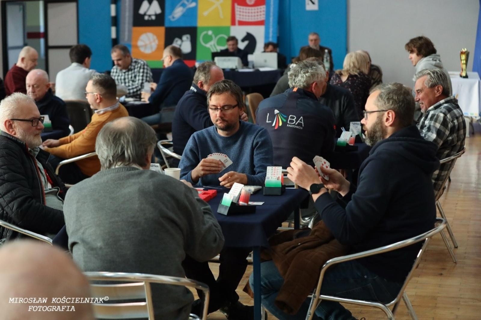 Zdjęcie w galerii na portalu naszraciborz.pl: Brydżyści na Święto Niepodległości. X Turniej Pamięci E. Olbrota i L. Przygody wiadomości z regionu