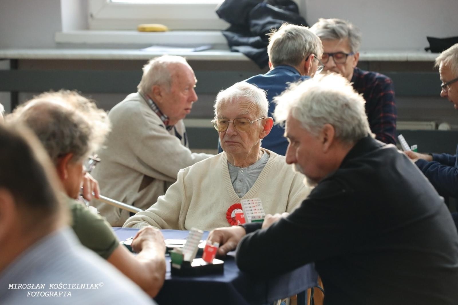 Zdjęcie w galerii na portalu naszraciborz.pl: Brydżyści na Święto Niepodległości. X Turniej Pamięci E. Olbrota i L. Przygody wiadomości z regionu
